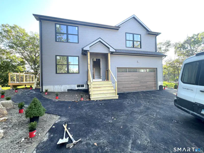 205 Red Oak Road — photo