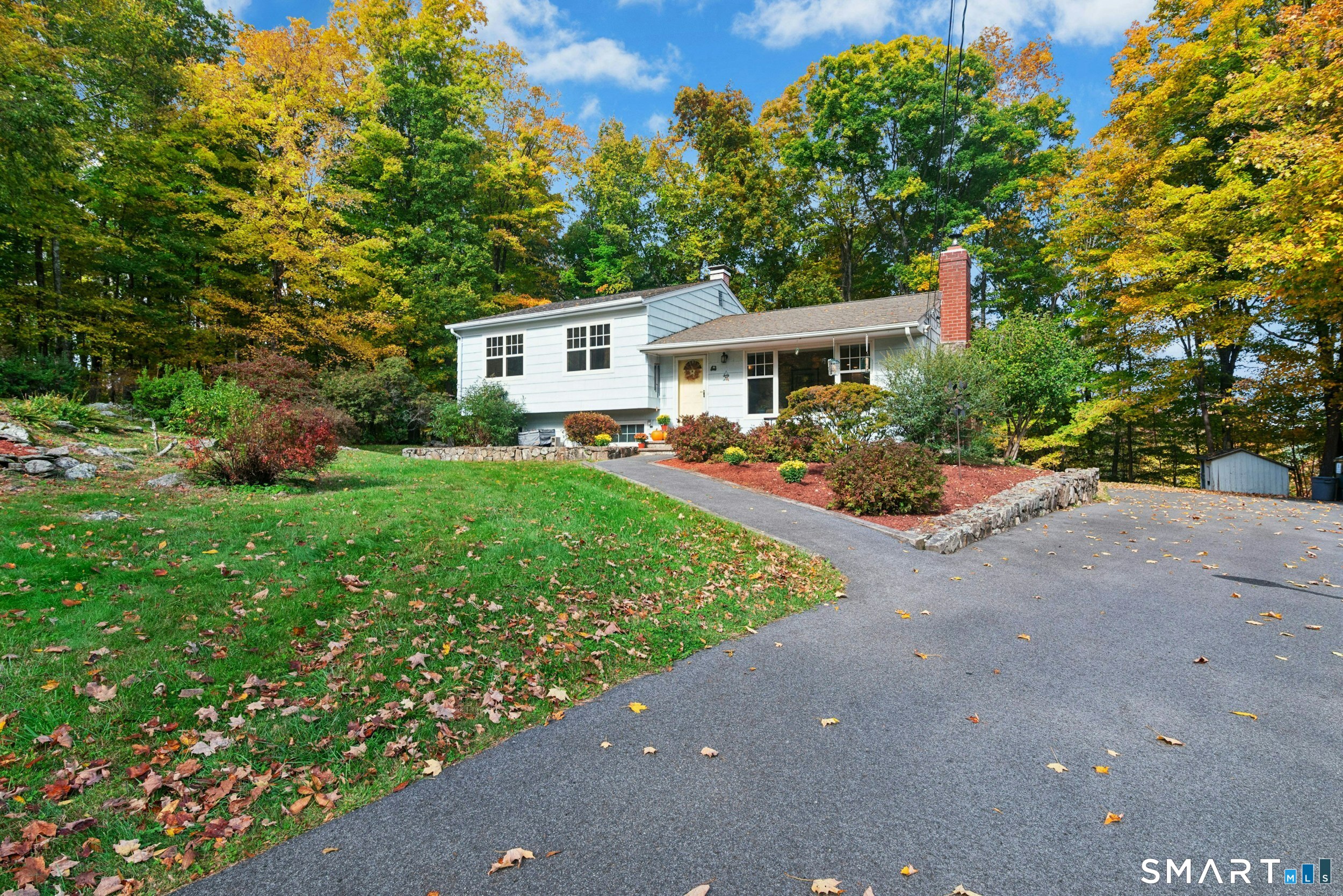 35 Aspen Ledges Road — photo