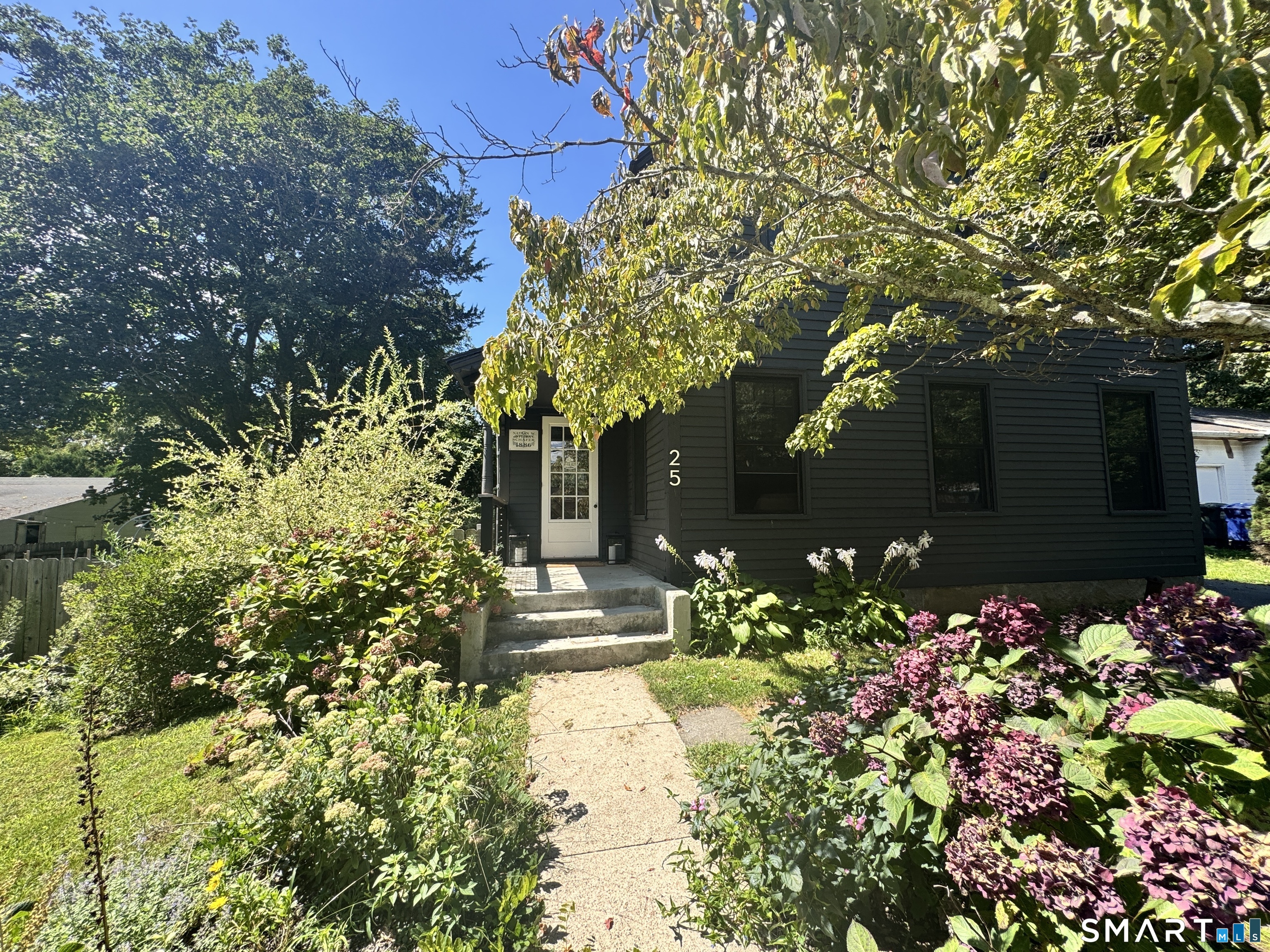 25 Pequot Avenue — photo