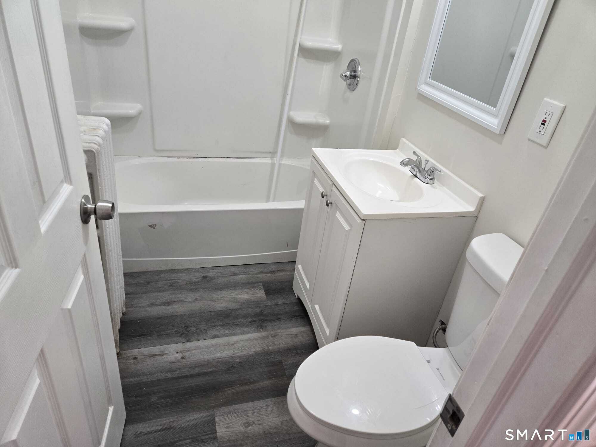 Home in Hartford, CT 06106 — photo 2