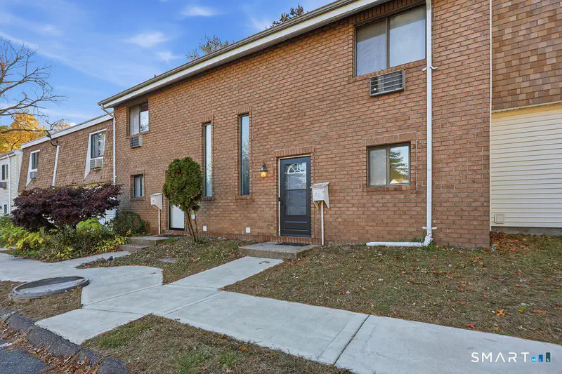 11 Sutton Place Unit 11 — photo