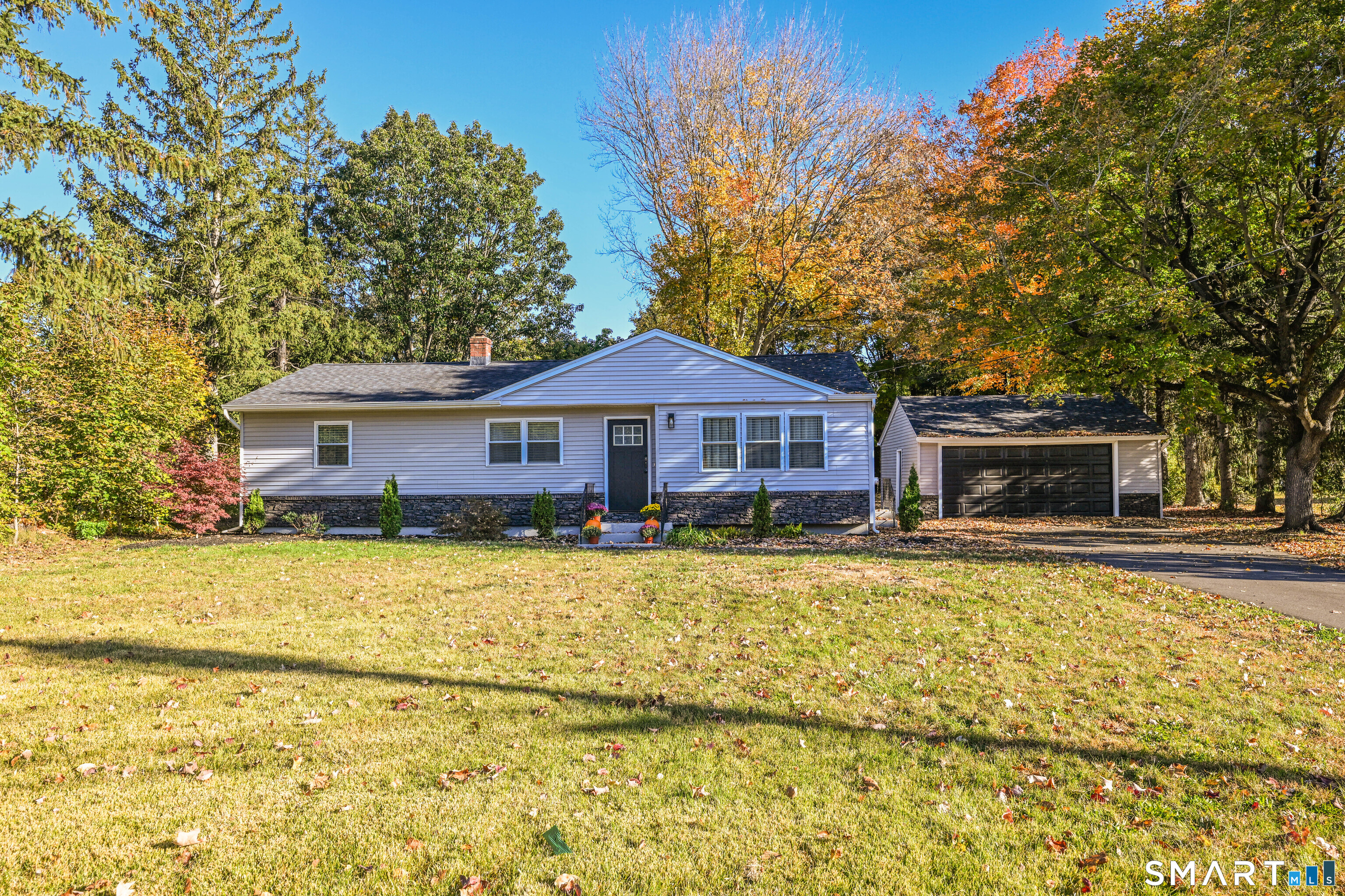 6 Manor Court — photo