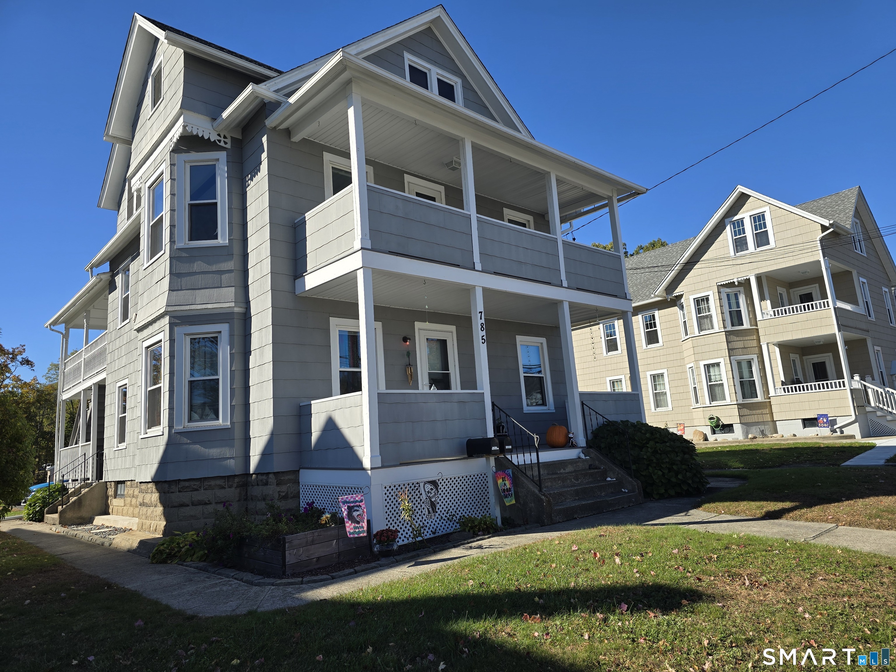 787 Main Street — photo
