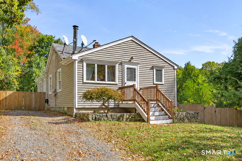 4 Hopewell Drive — photo