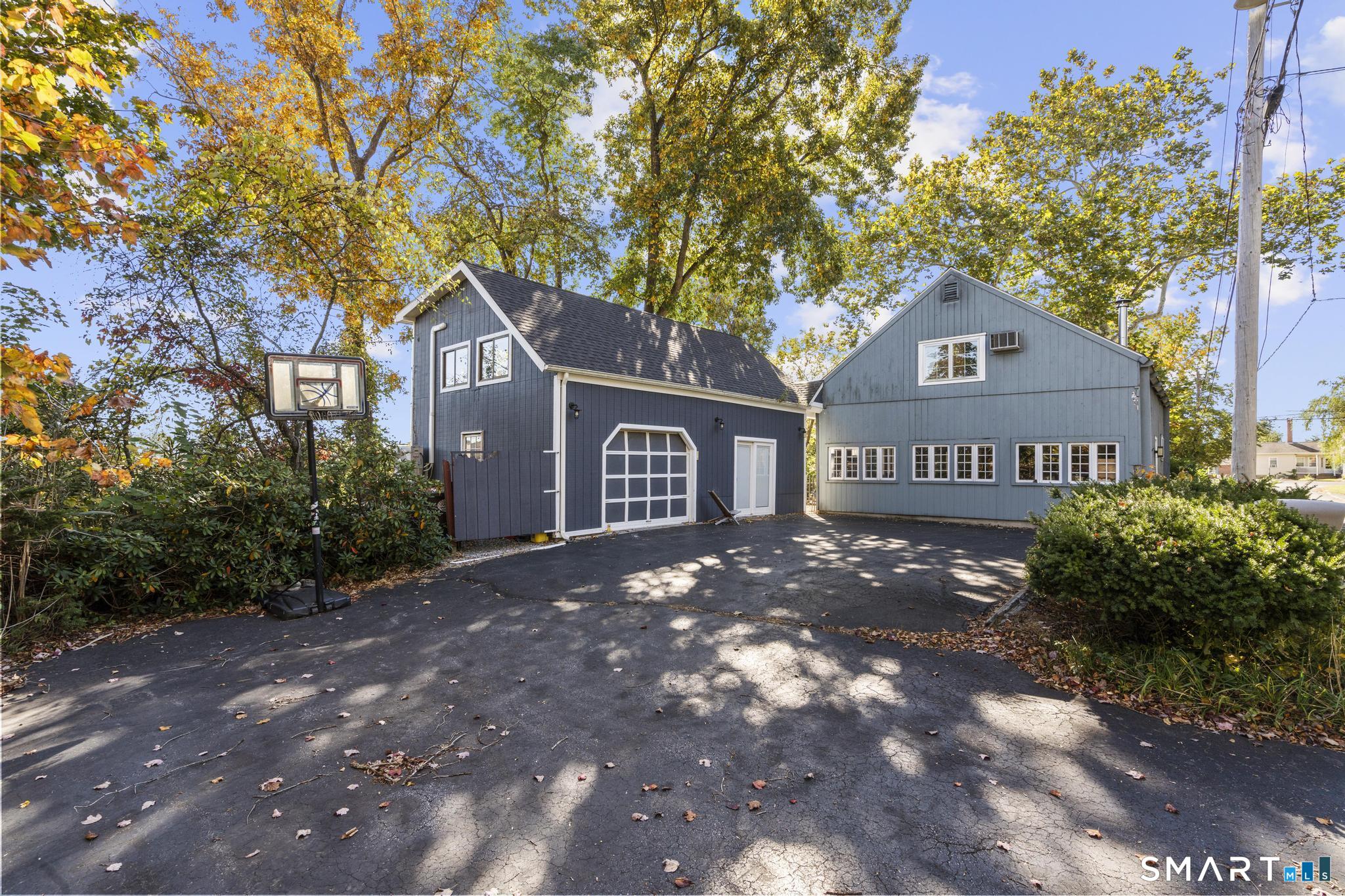 17 East River Road — photo