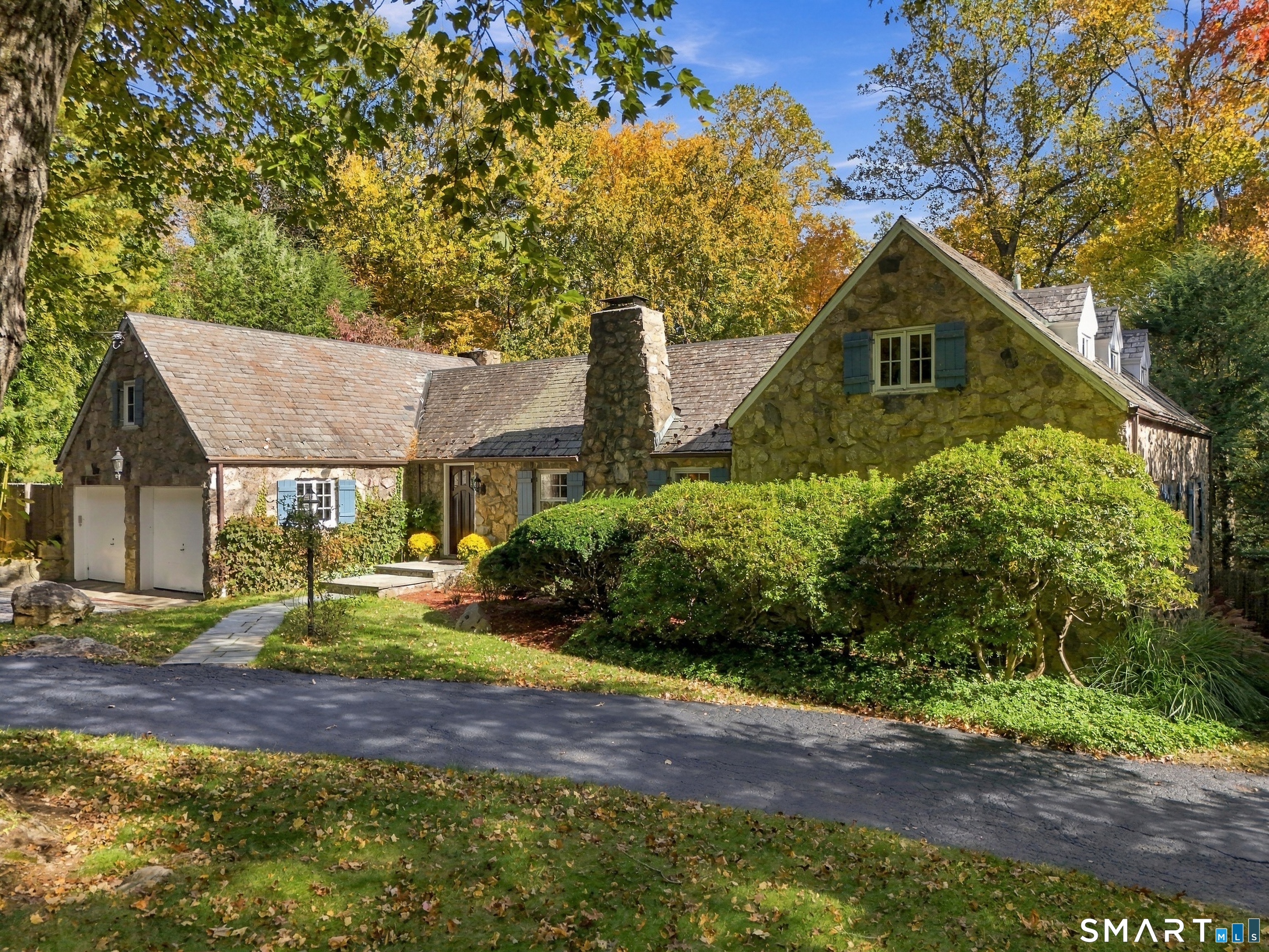 221 Hunting Ridge Road — photo