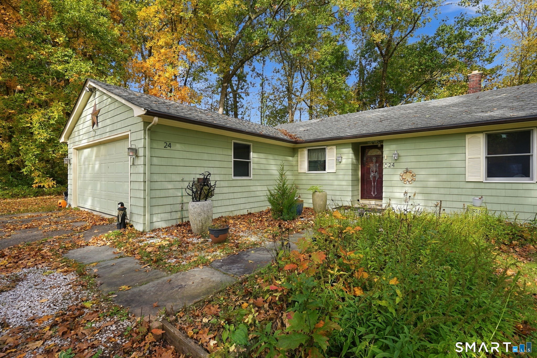 24 Raymond Road — photo