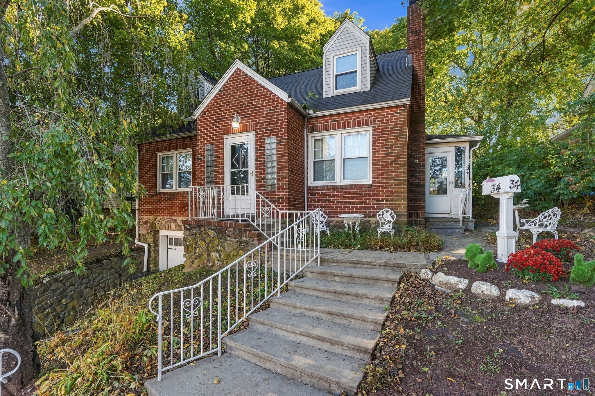 34 Bradley Avenue — photo