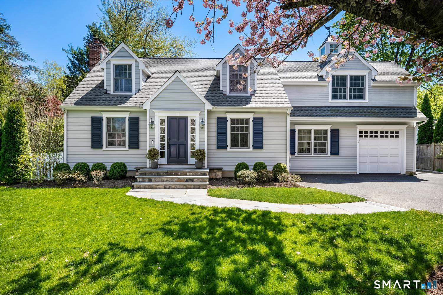 6 Oak Crest — photo