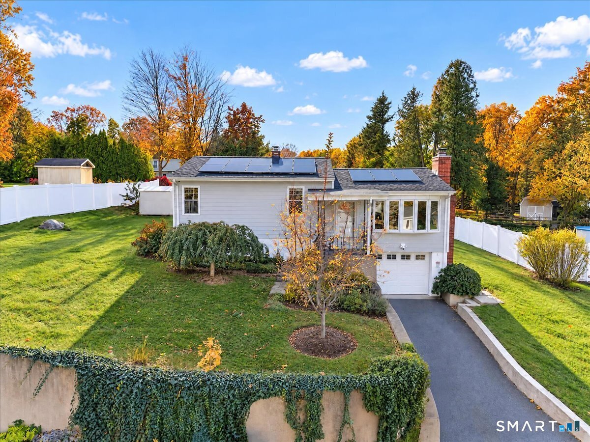 4 Elaine Drive — photo
