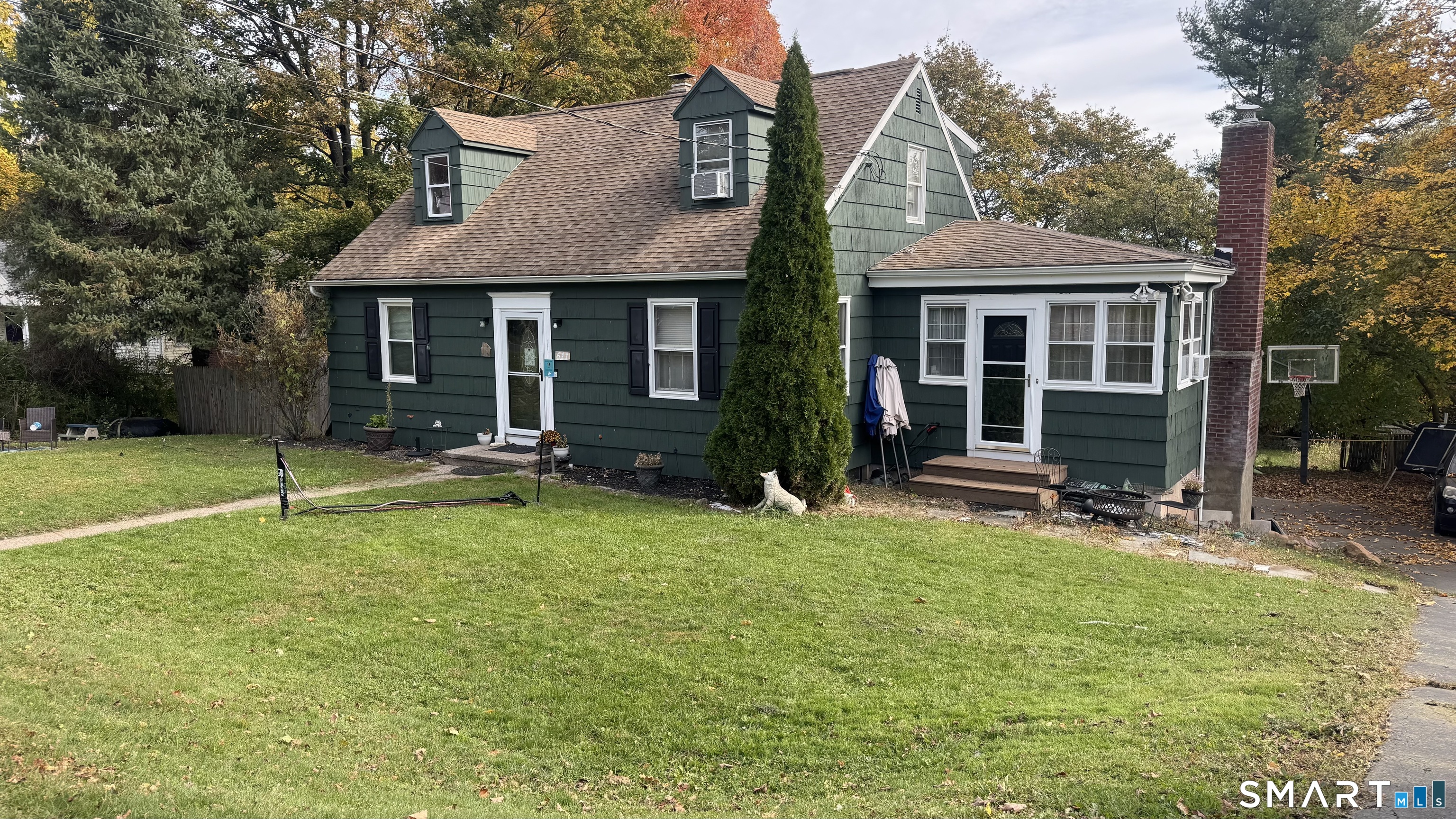 Home in Hamden, CT 06514 — photo 2