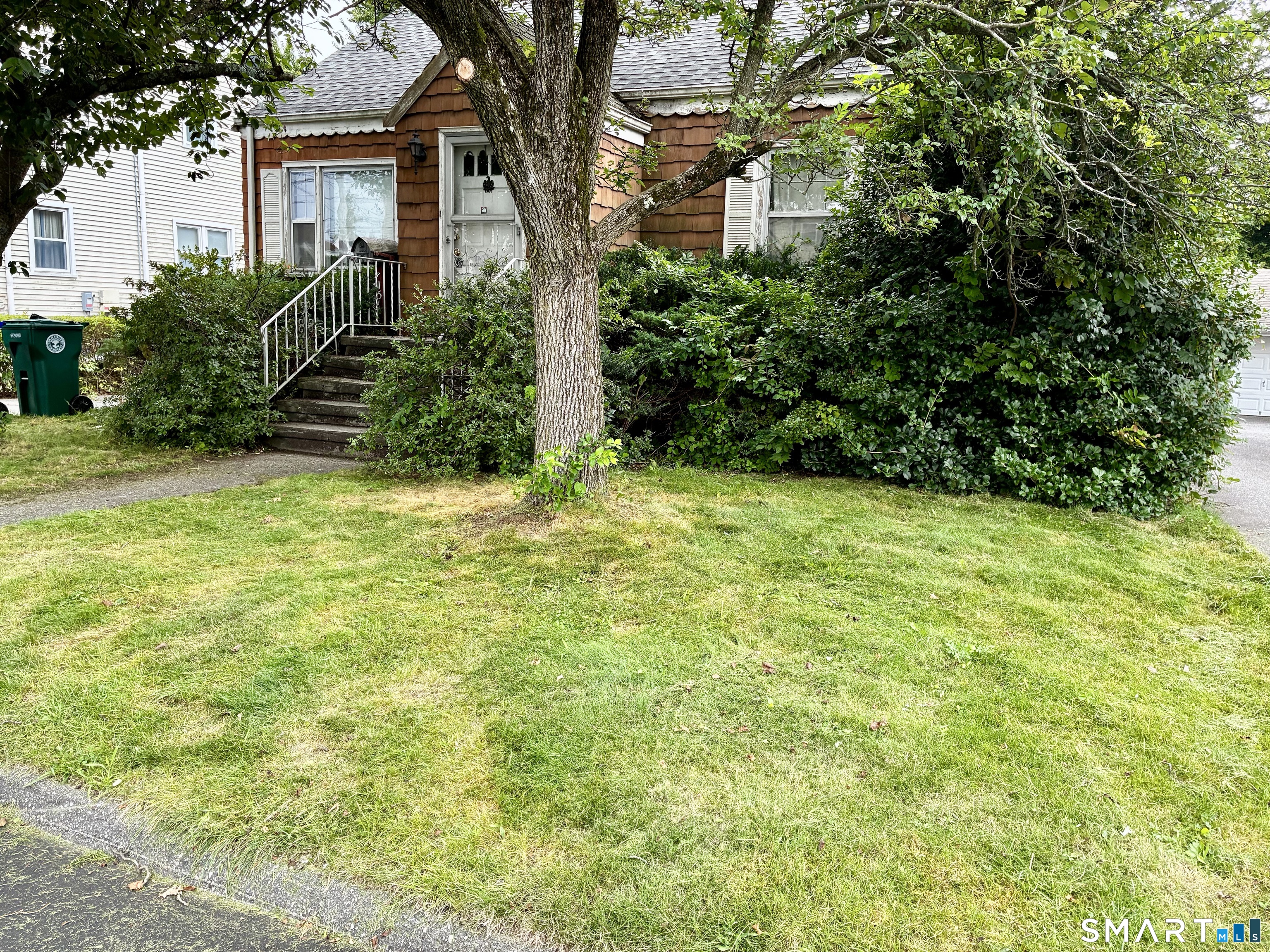 Home in Stratford, CT 06614 — photo 2