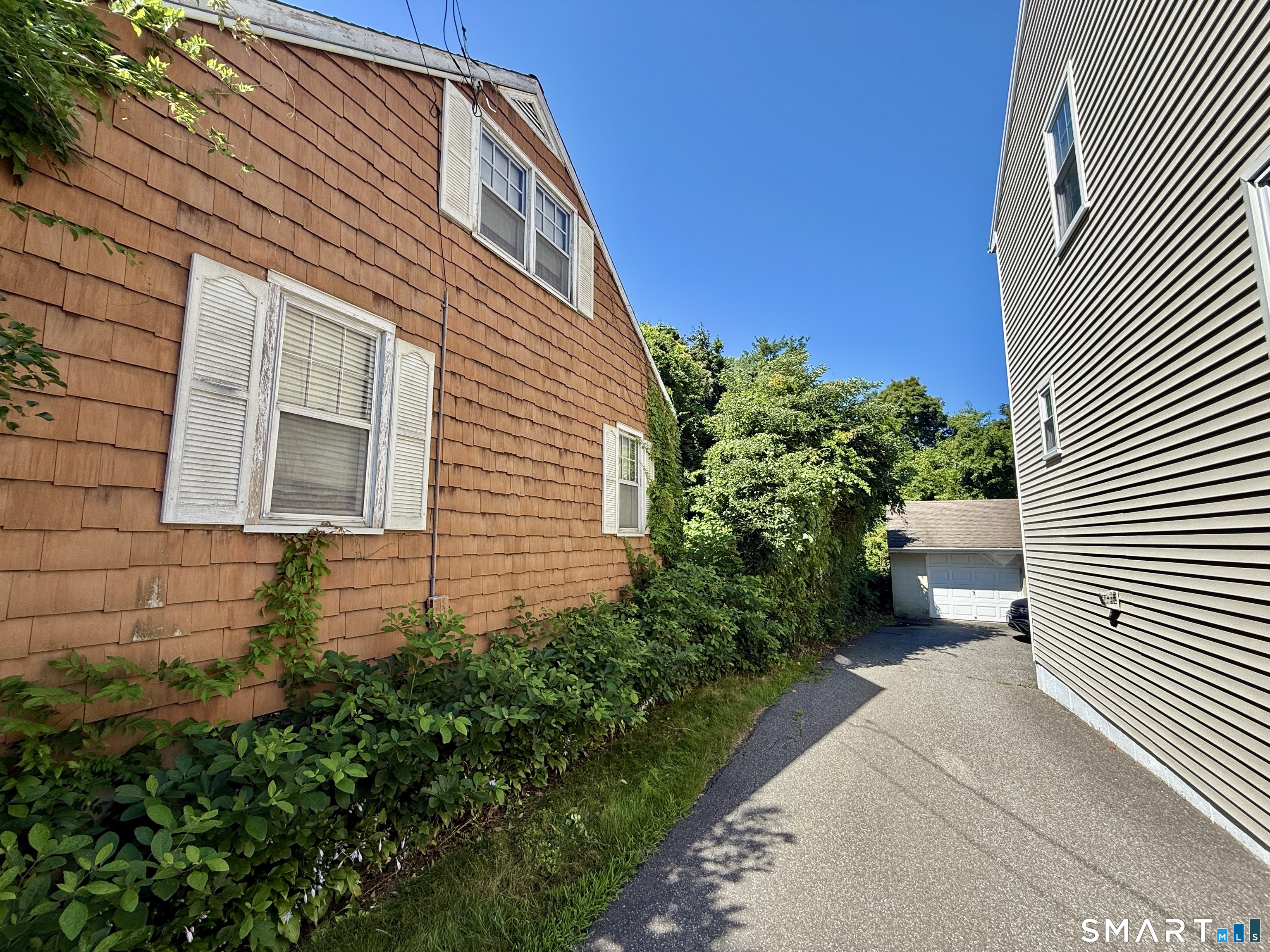 Home in Stratford, CT 06614 — photo 3