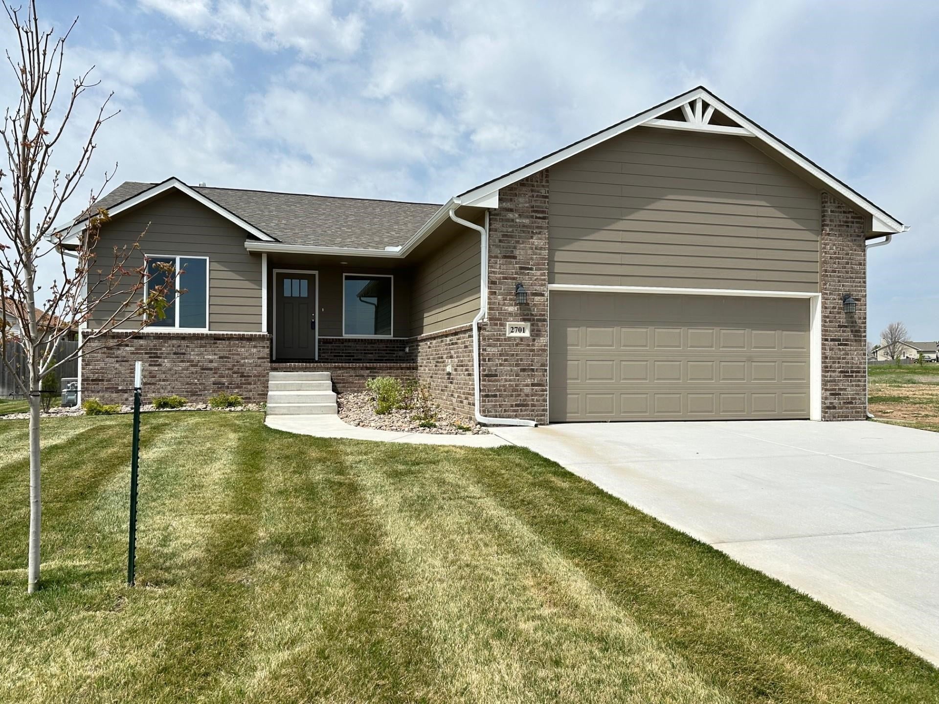 2701 N Mainsgate Dr — photo