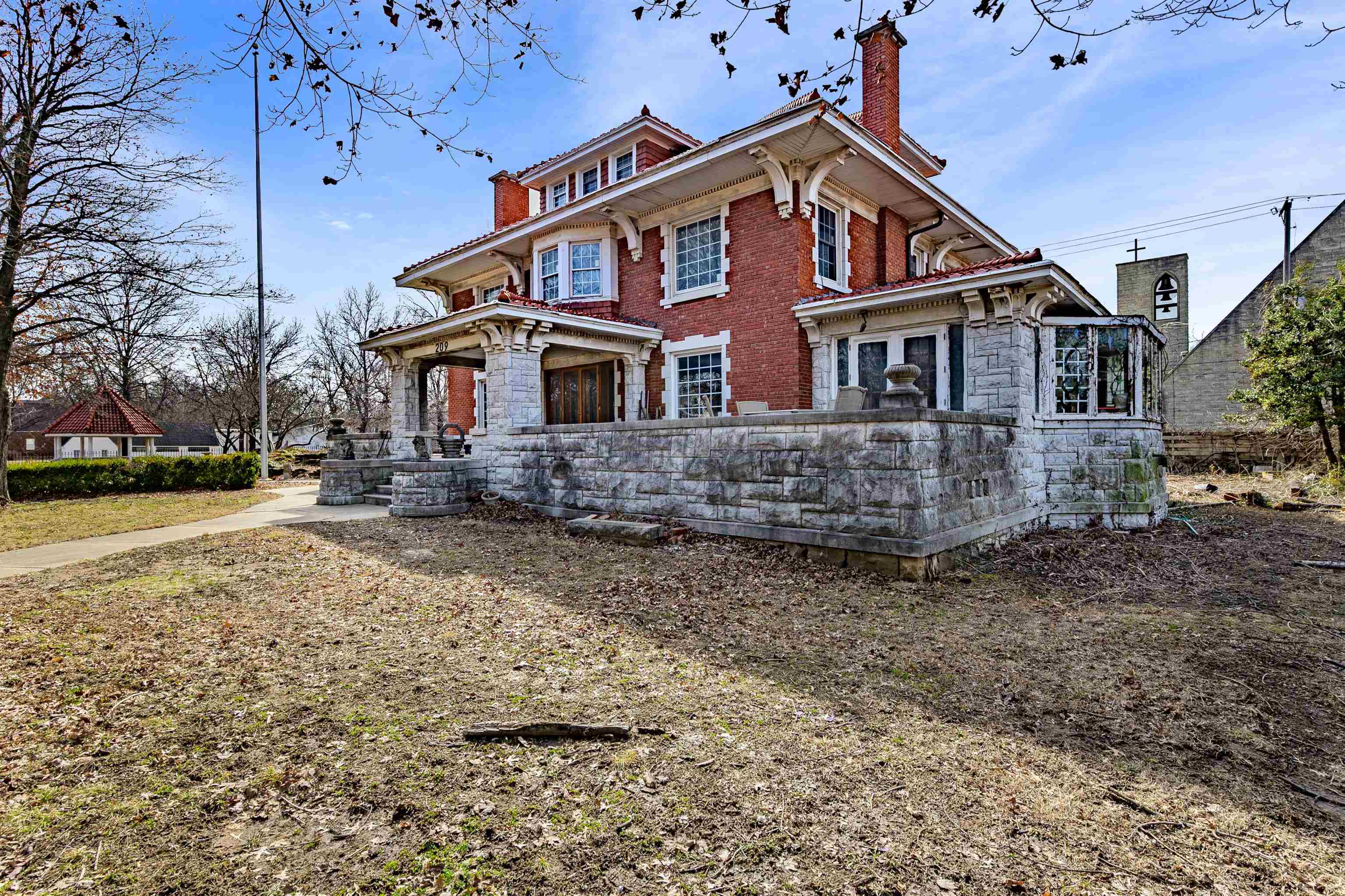 209 S Highland Ave — photo