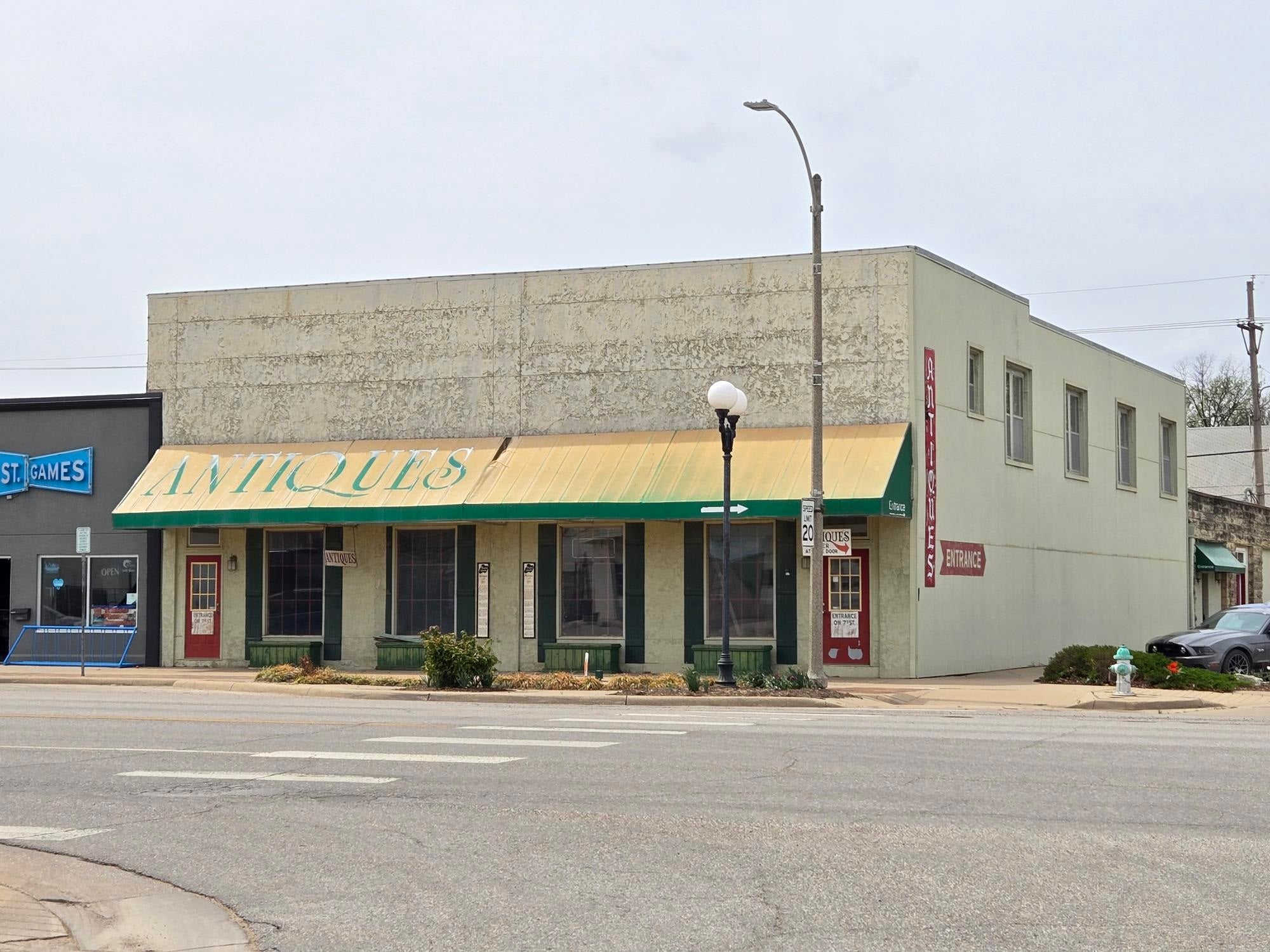 701 Main St — photo