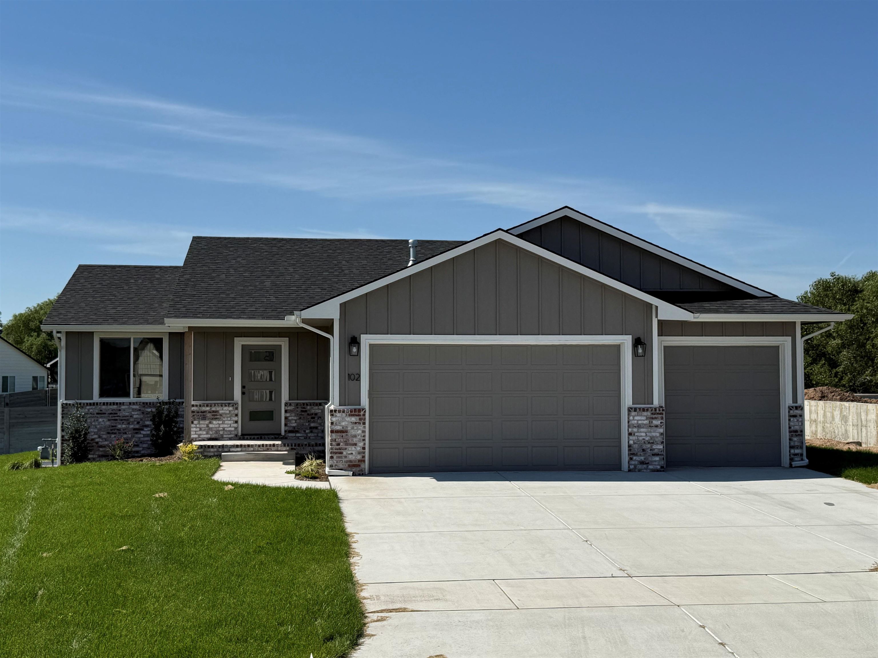102 E Poplar Court — photo