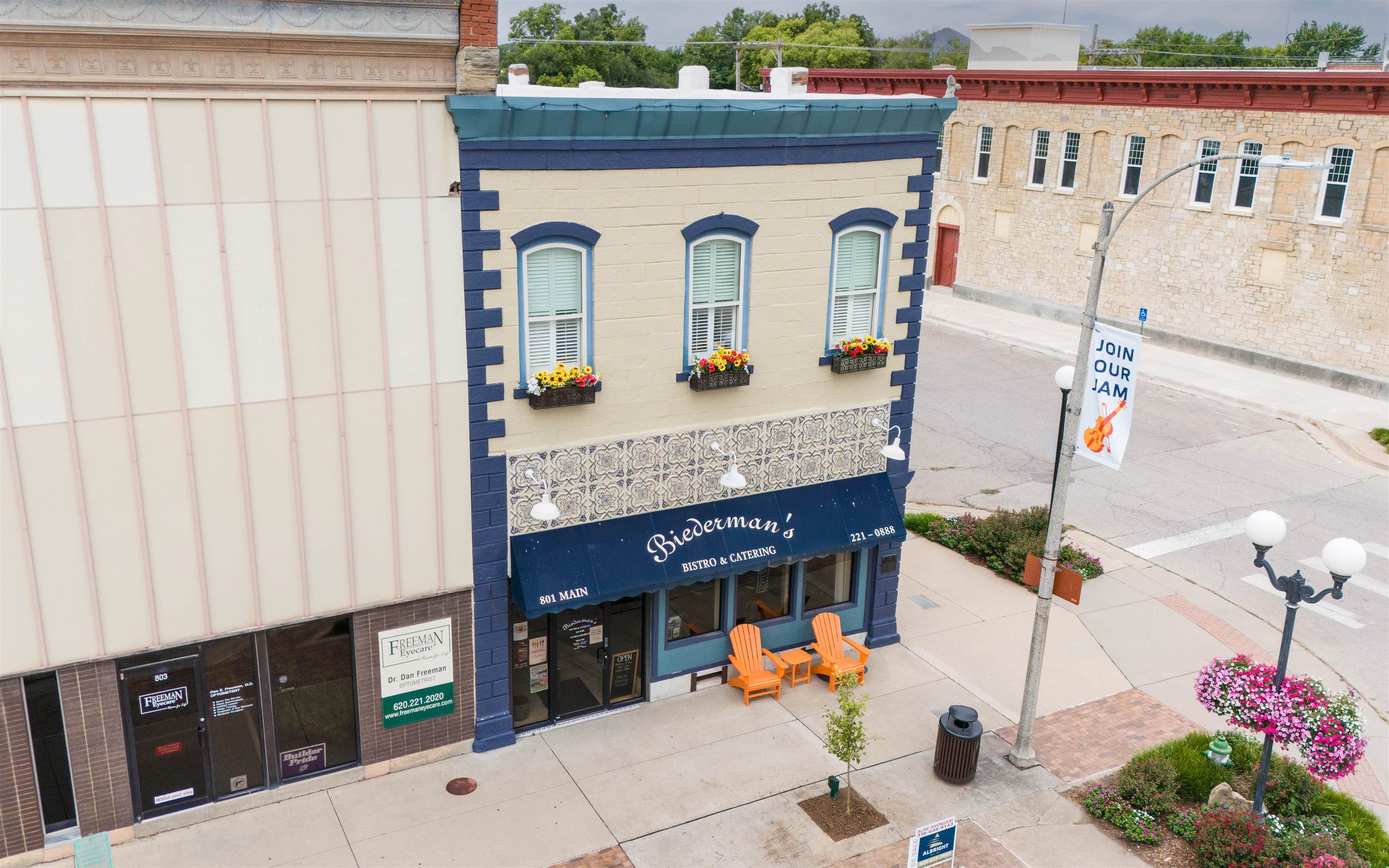 801 Main St — photo