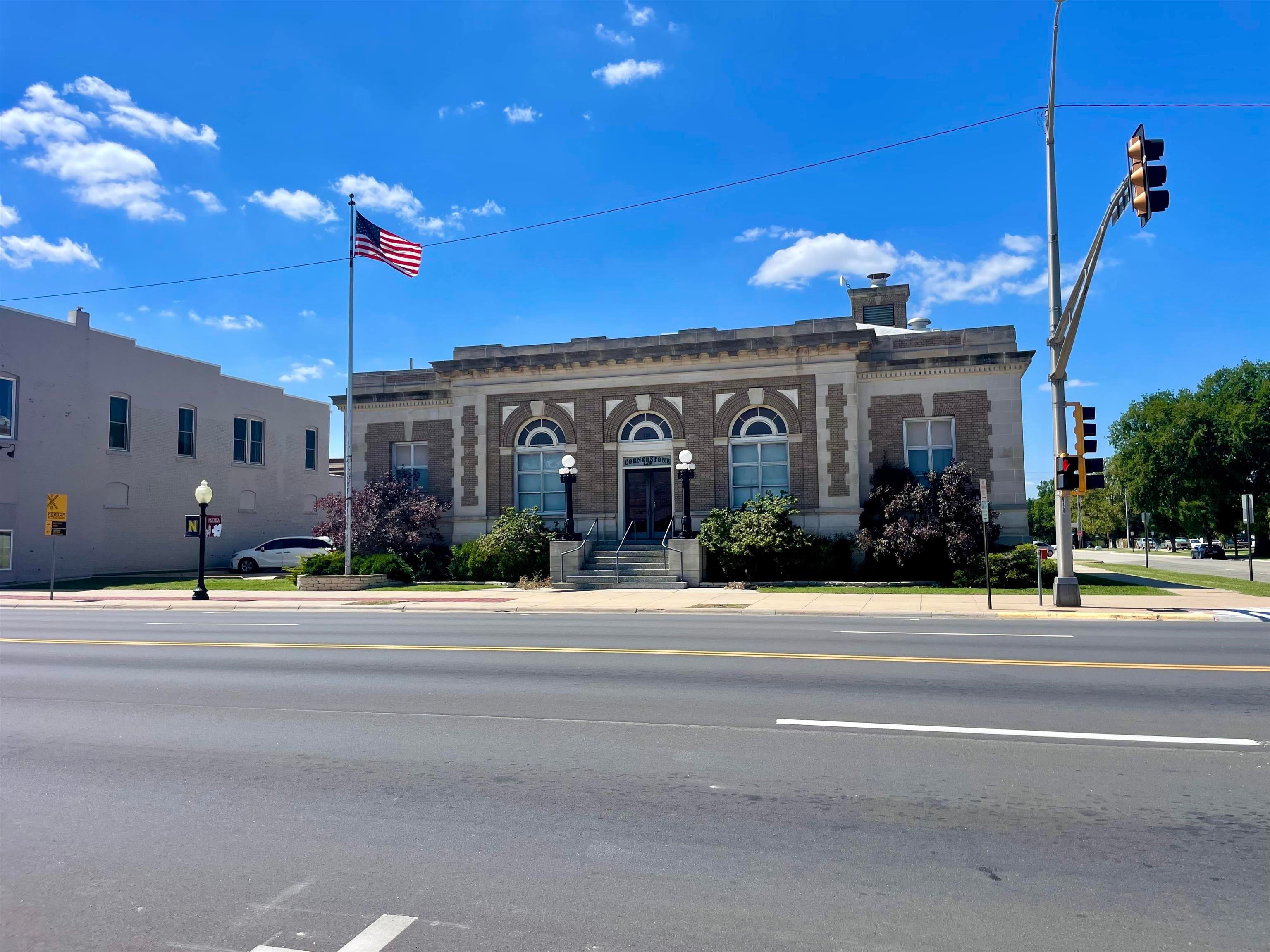725 N Main St — photo