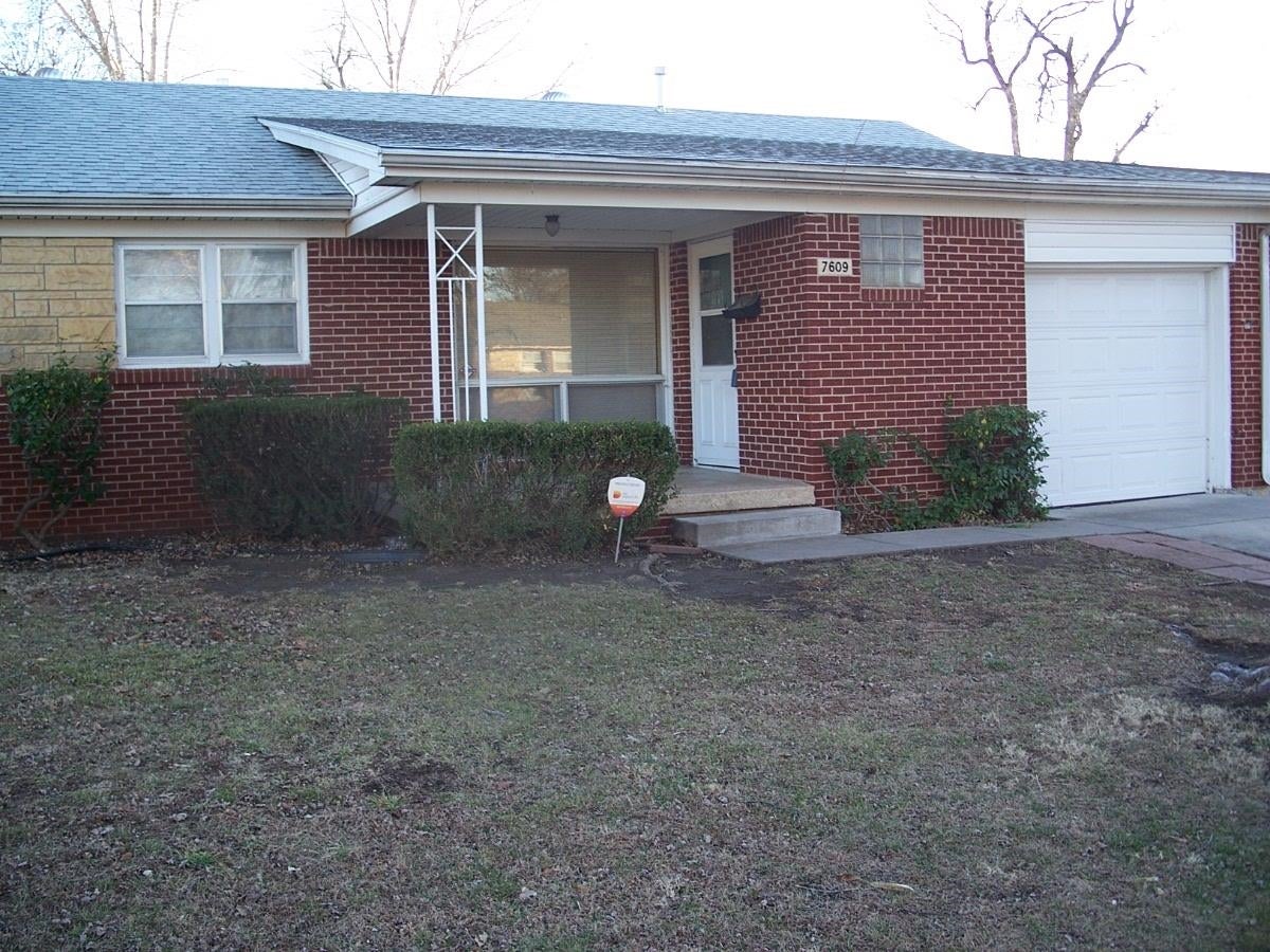 7609 E Indianapolis — photo