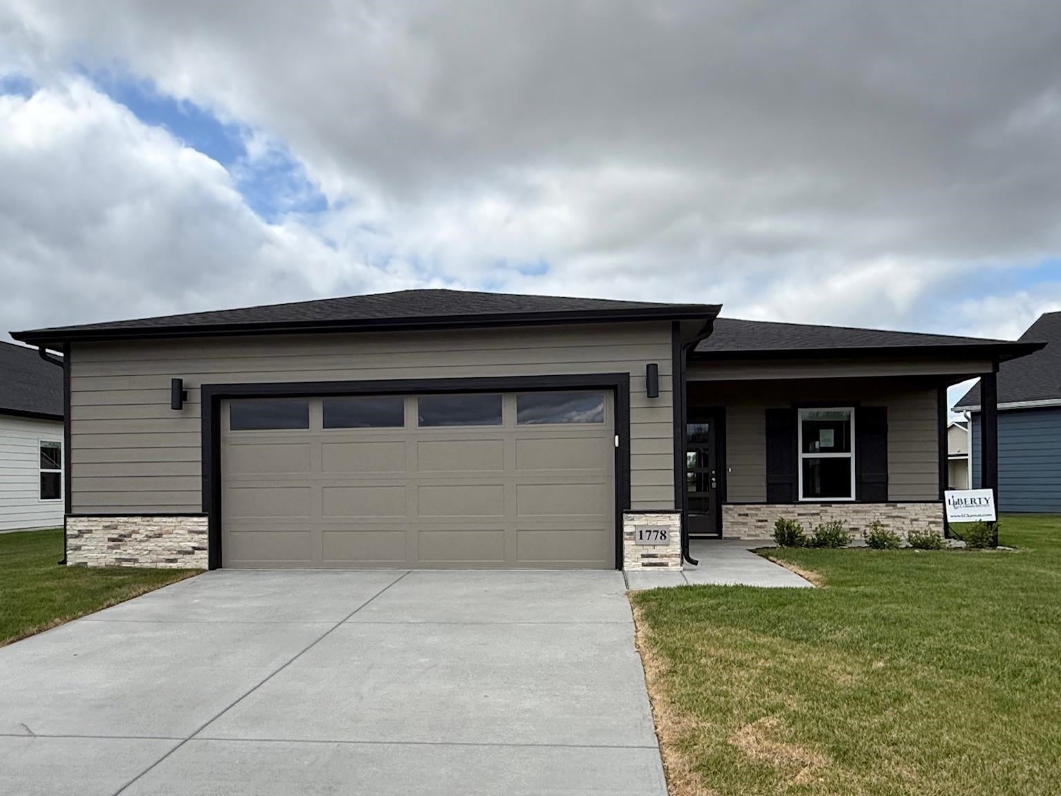 1778 W Redbud Lane — photo