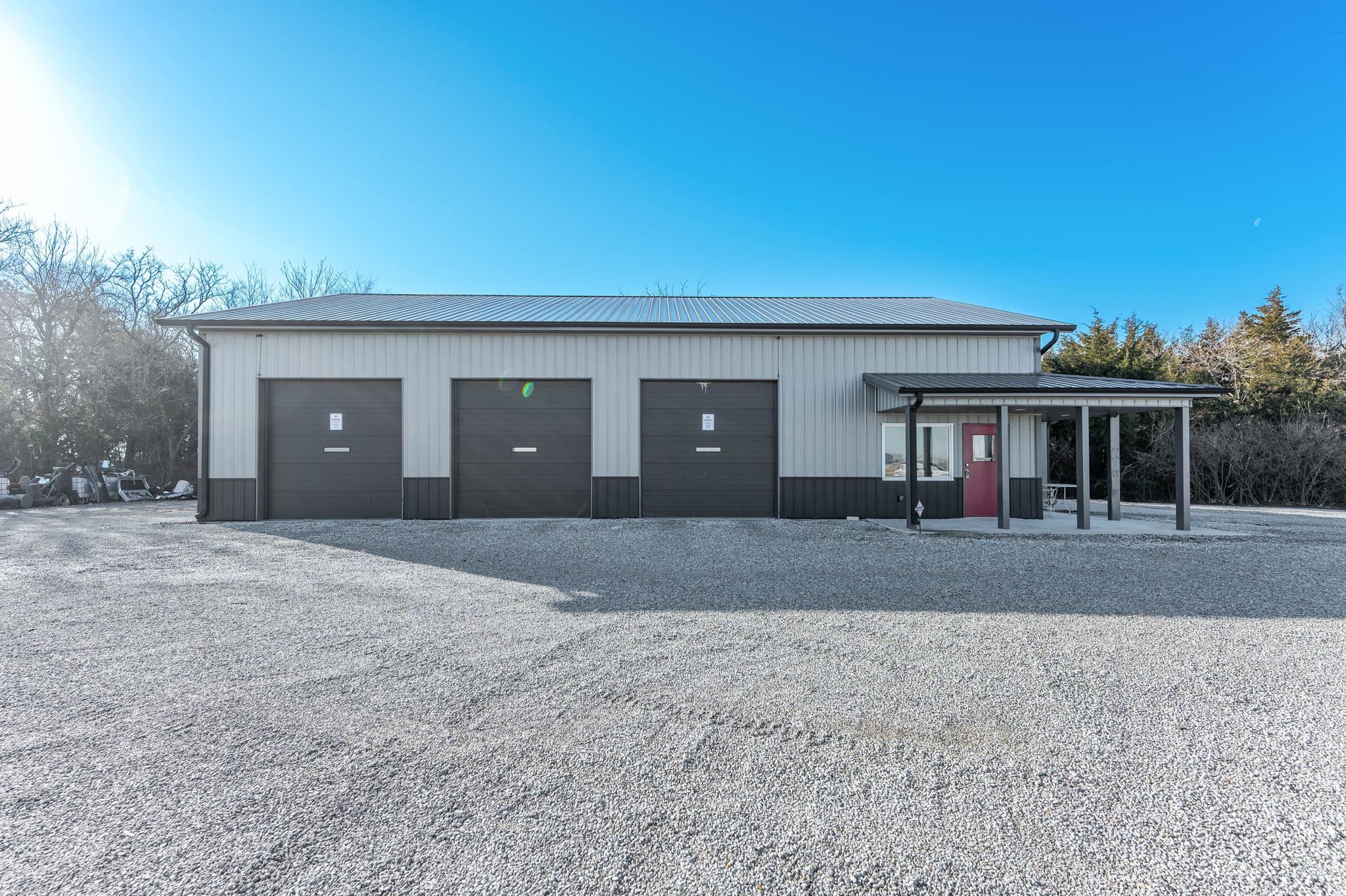 839 E Commercial St — photo