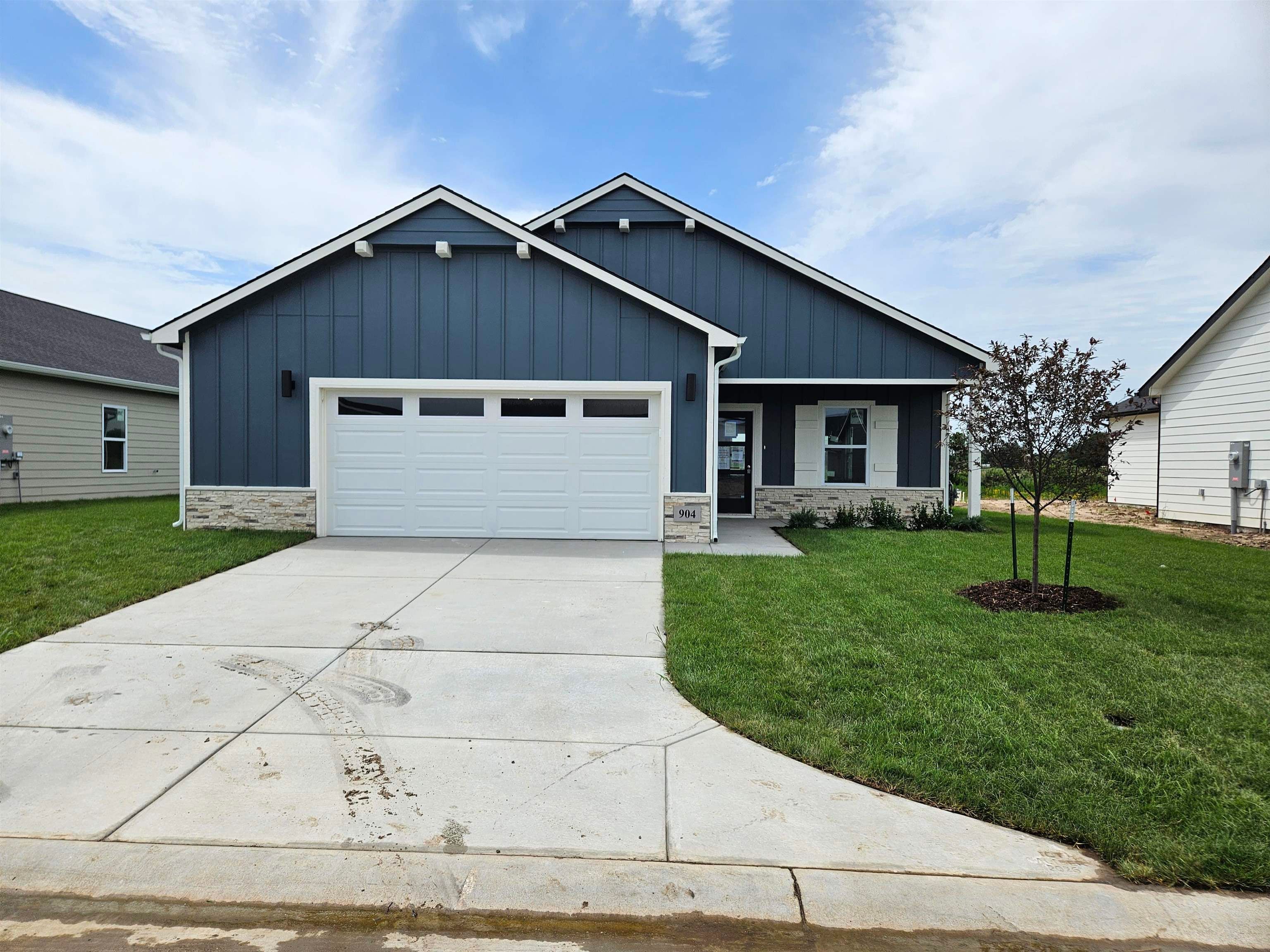 904 N Forestview Ct — photo