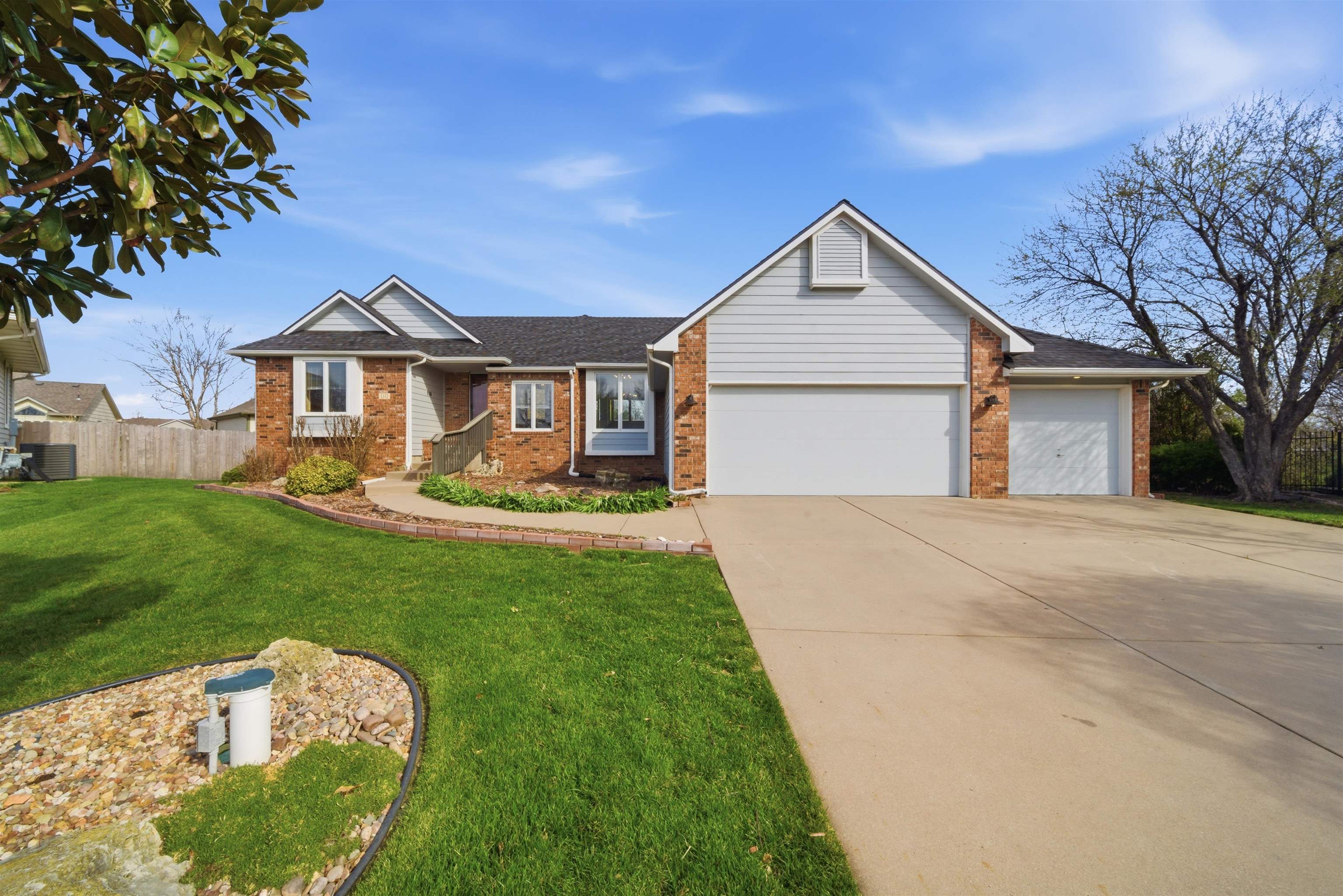 110 N Karren Ct — photo