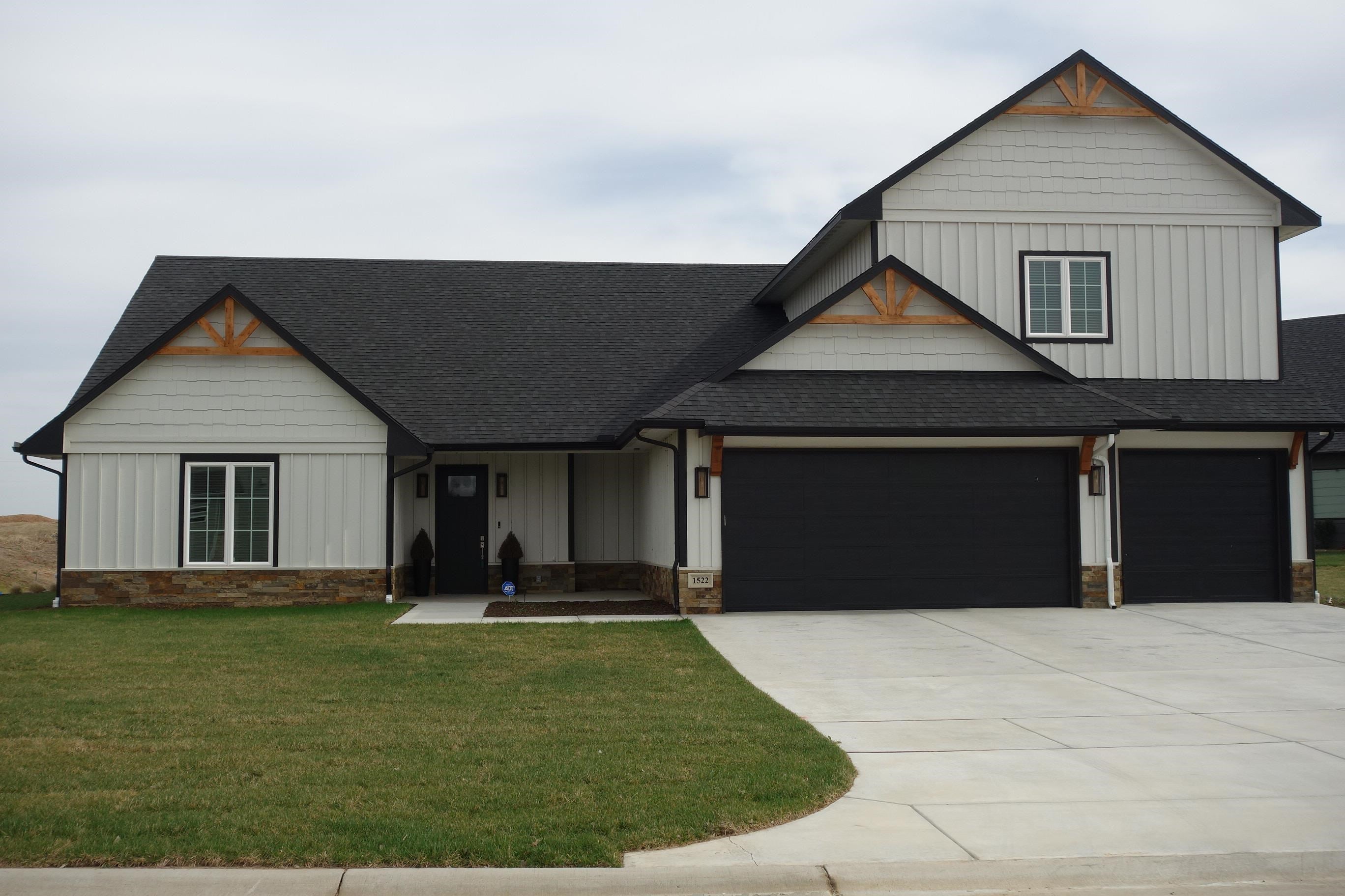1522 N Emerald Valley Dr — photo
