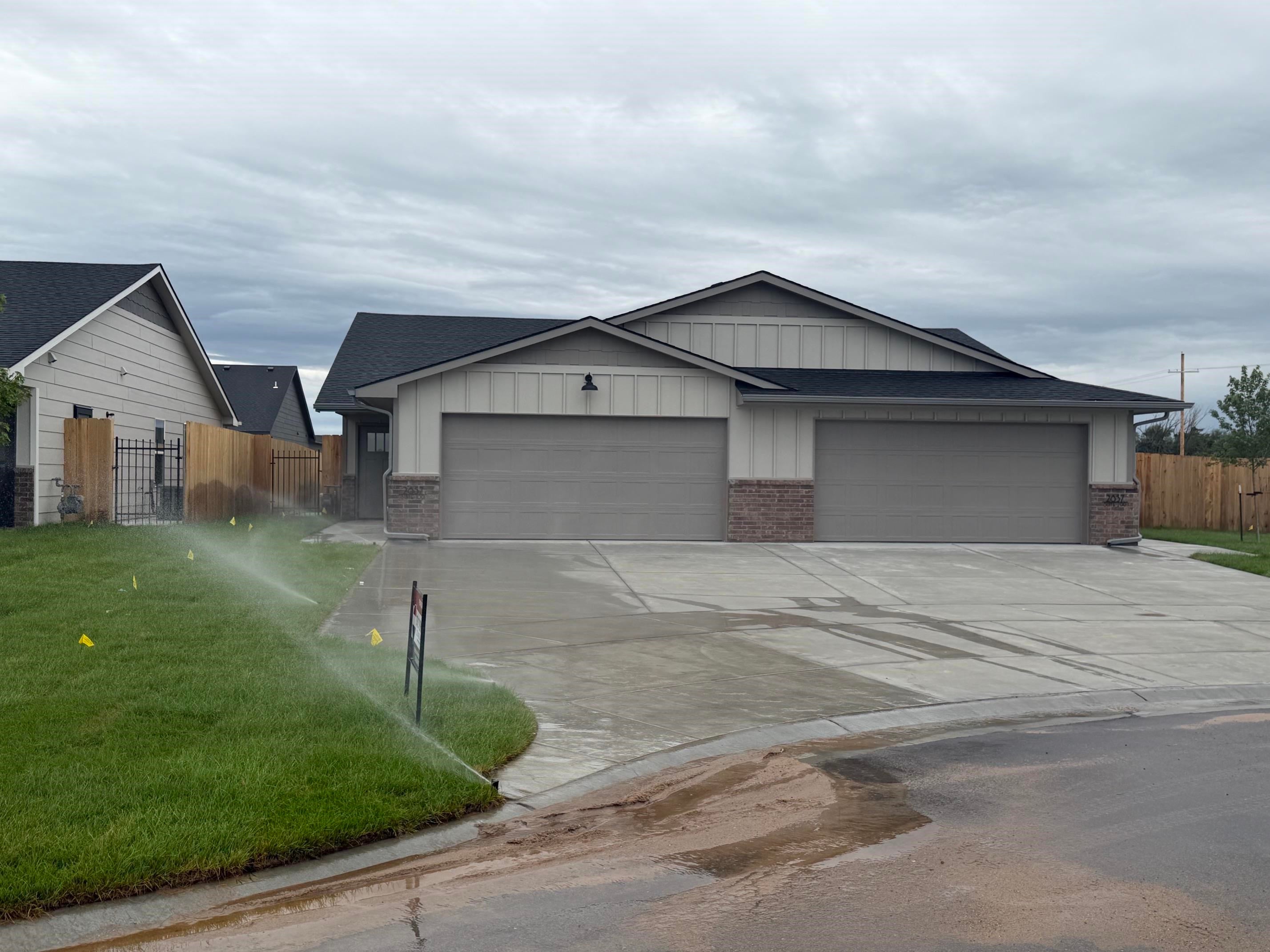 2857 S Cedar Crest Ct Unit 200 — photo