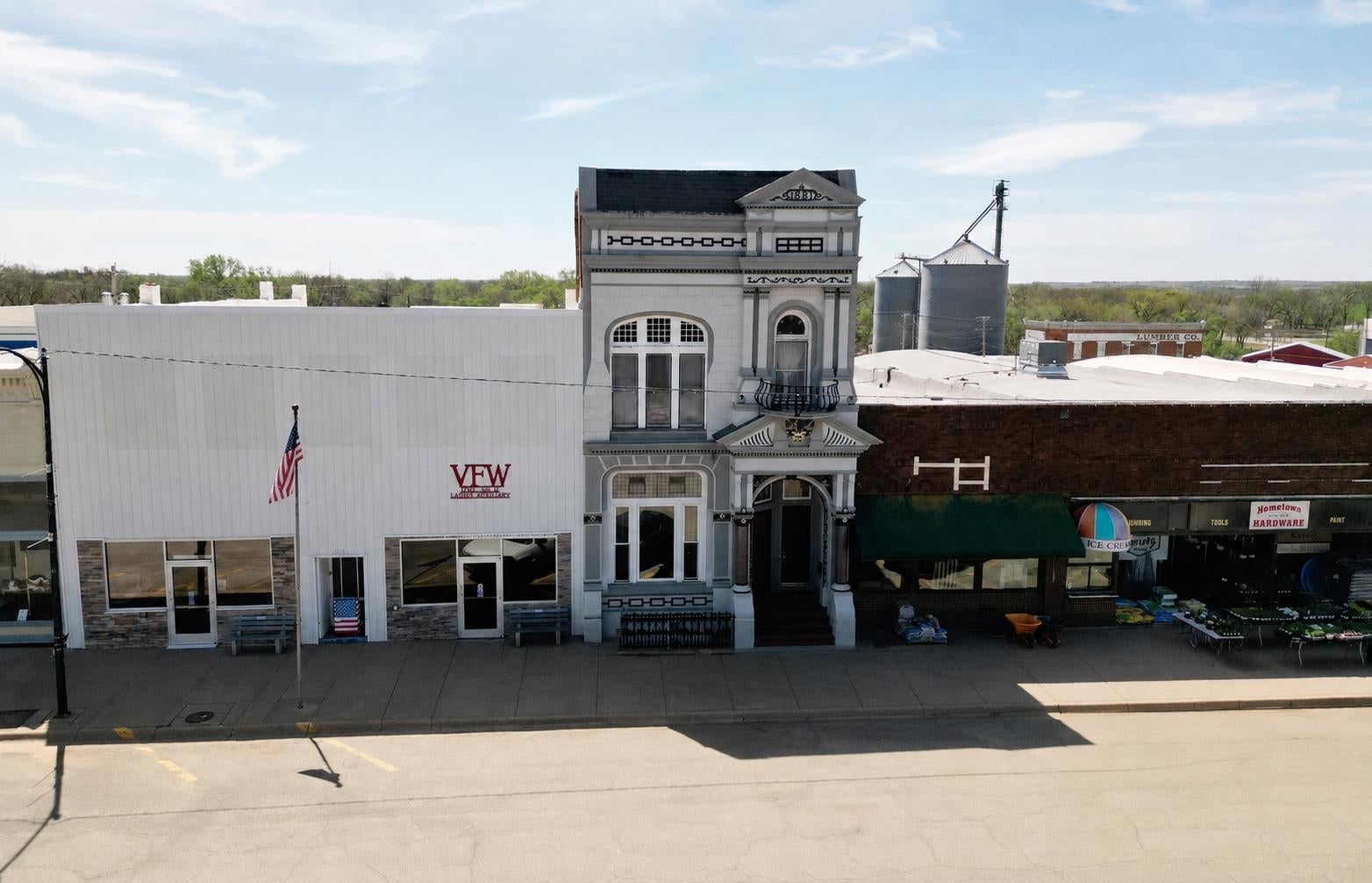 313 W Second St — photo