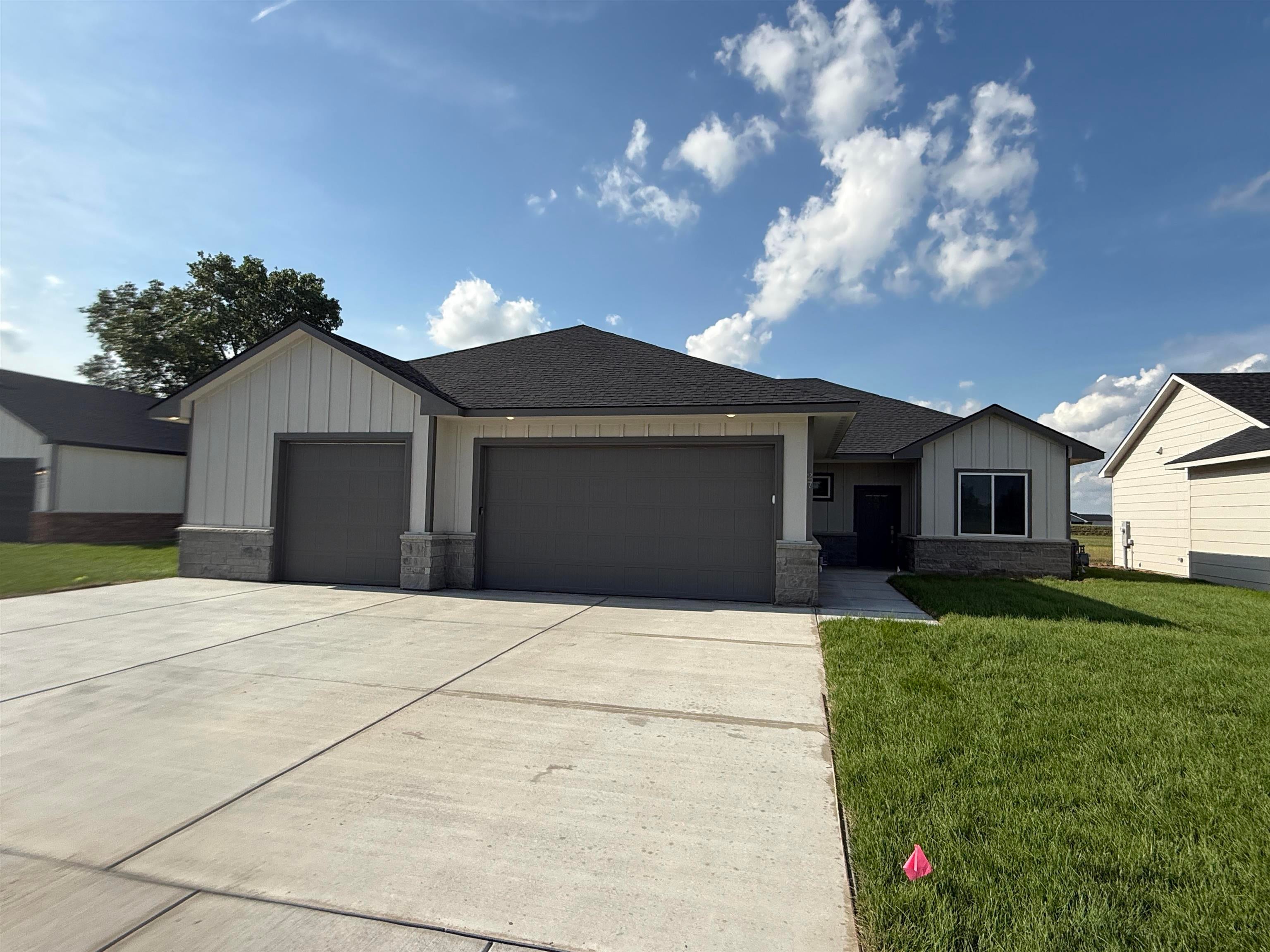 27 Kingdom Ct — photo