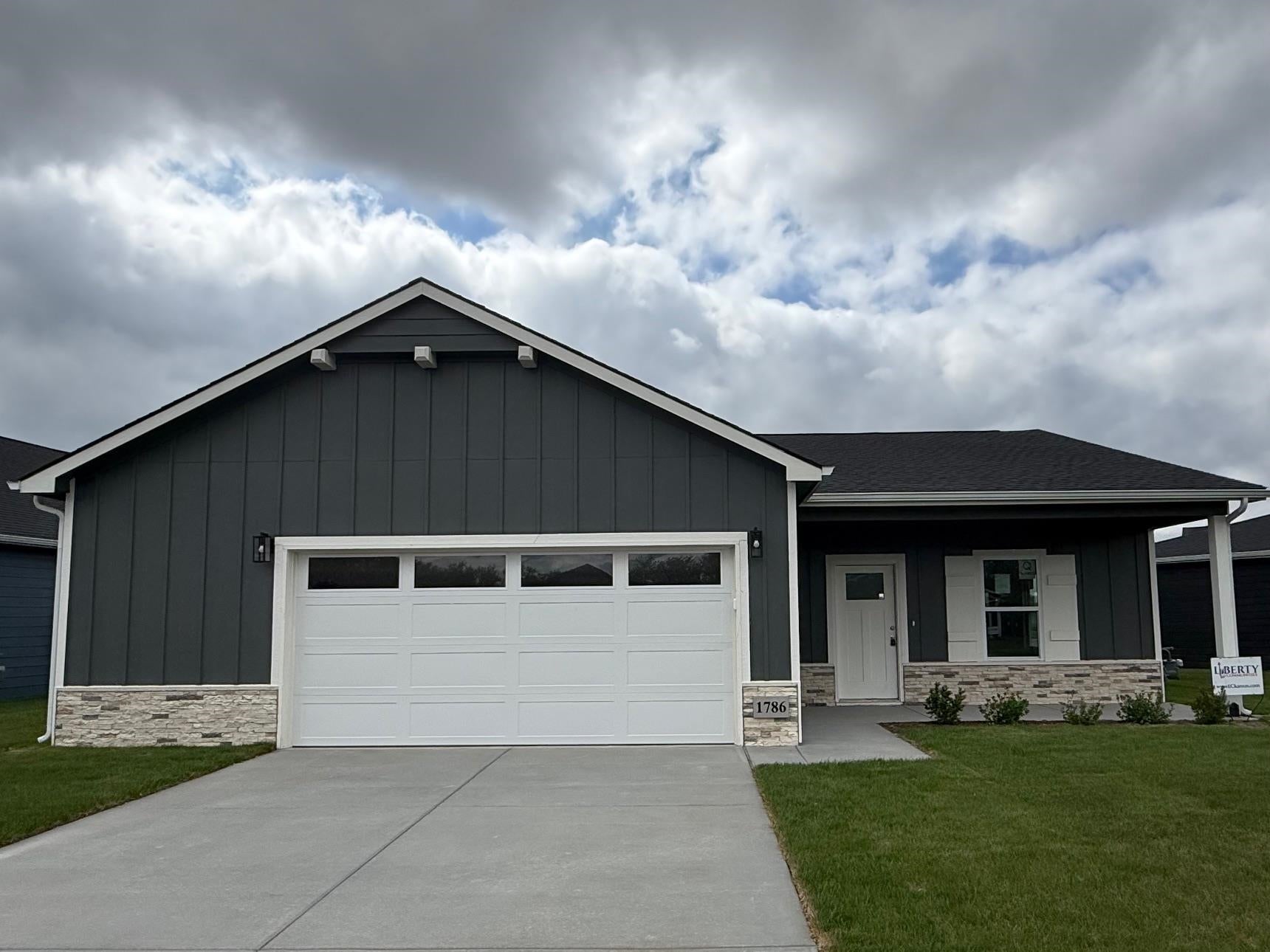 1786 W Redbud Lane — photo