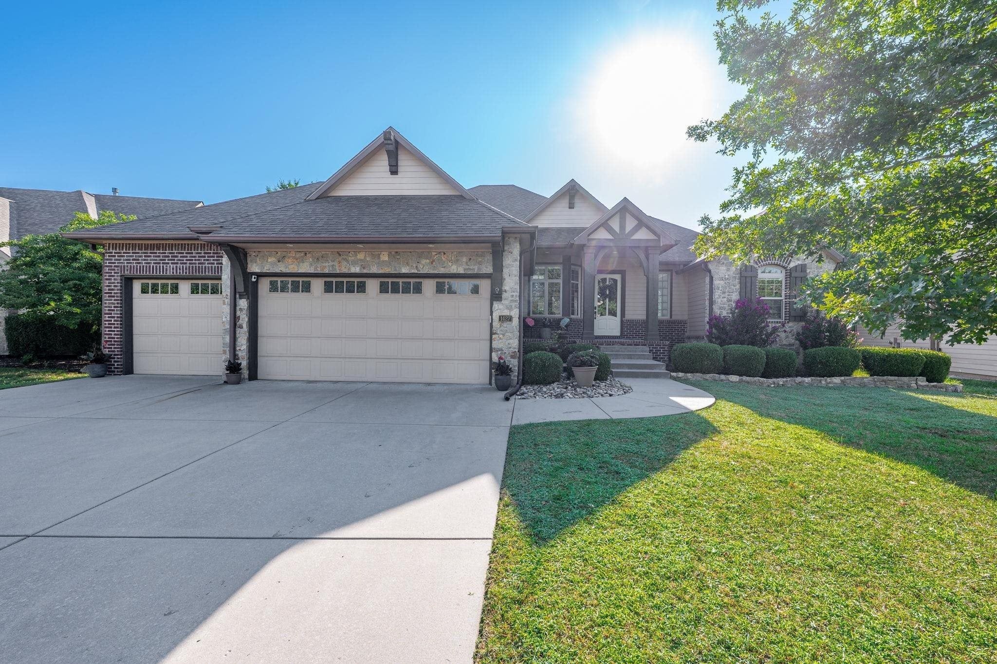 1427 E Timber Falls Ct — photo