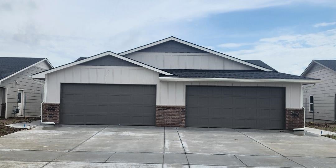 2885 S Cedar Crest Ct Unit 200 — photo
