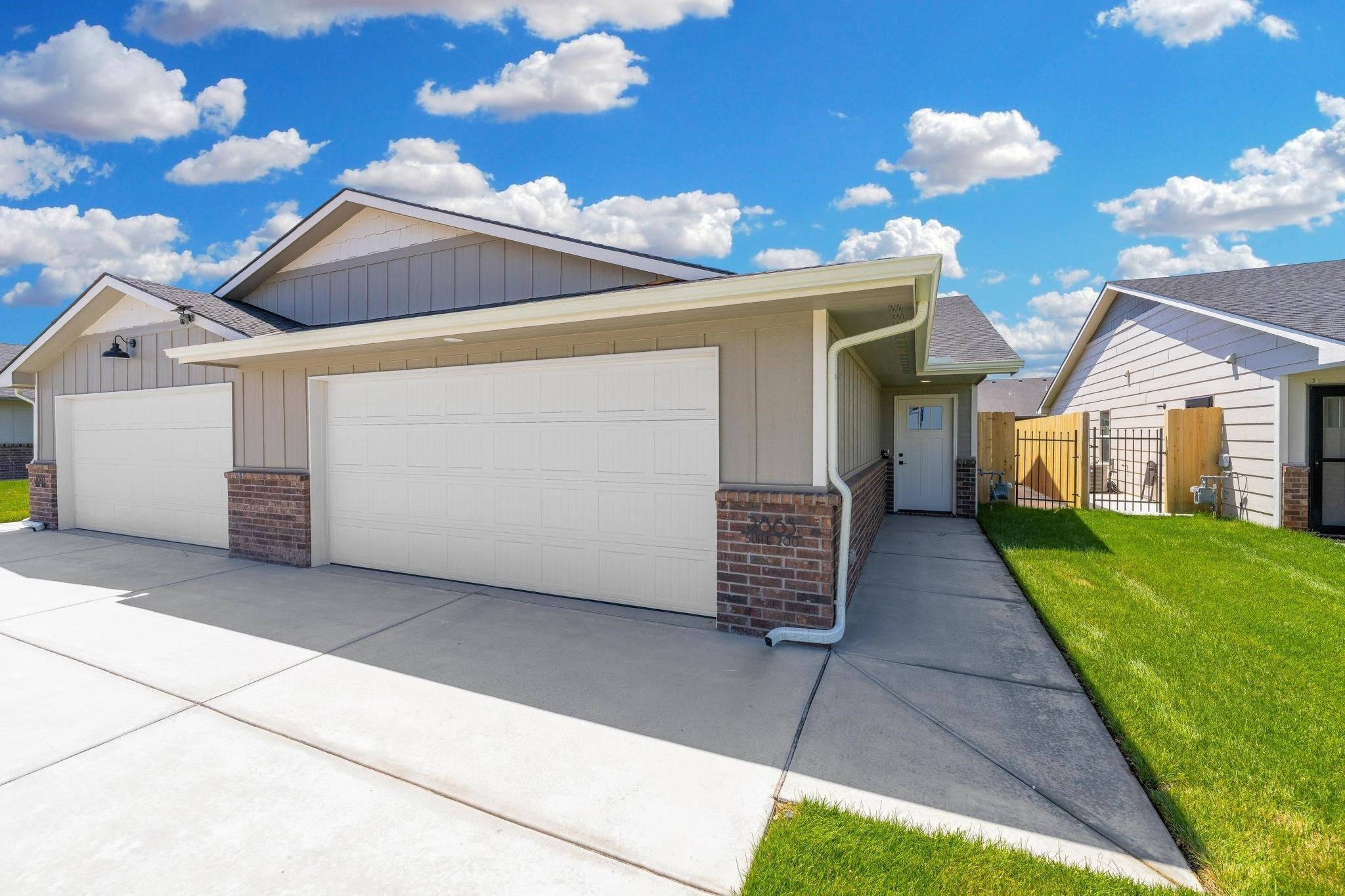 2865 S Cedar Crest Ct Unit 200 — photo
