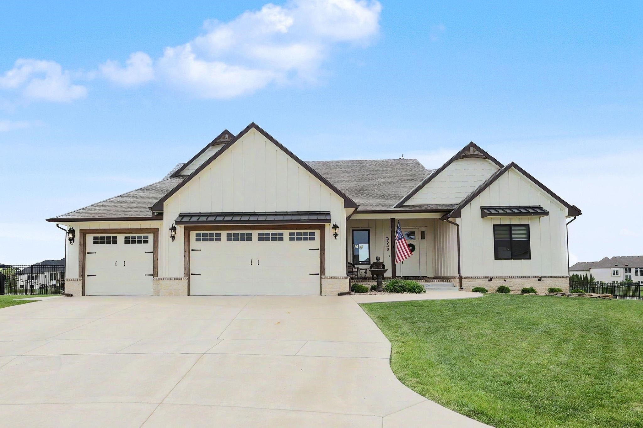 3638 N Bristol Ct — photo