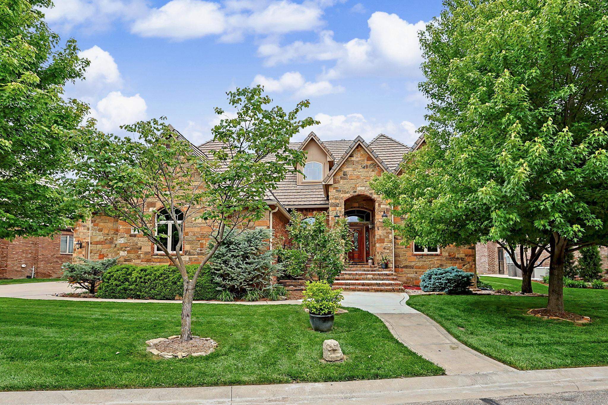 226 E Prairie Point Ct — photo