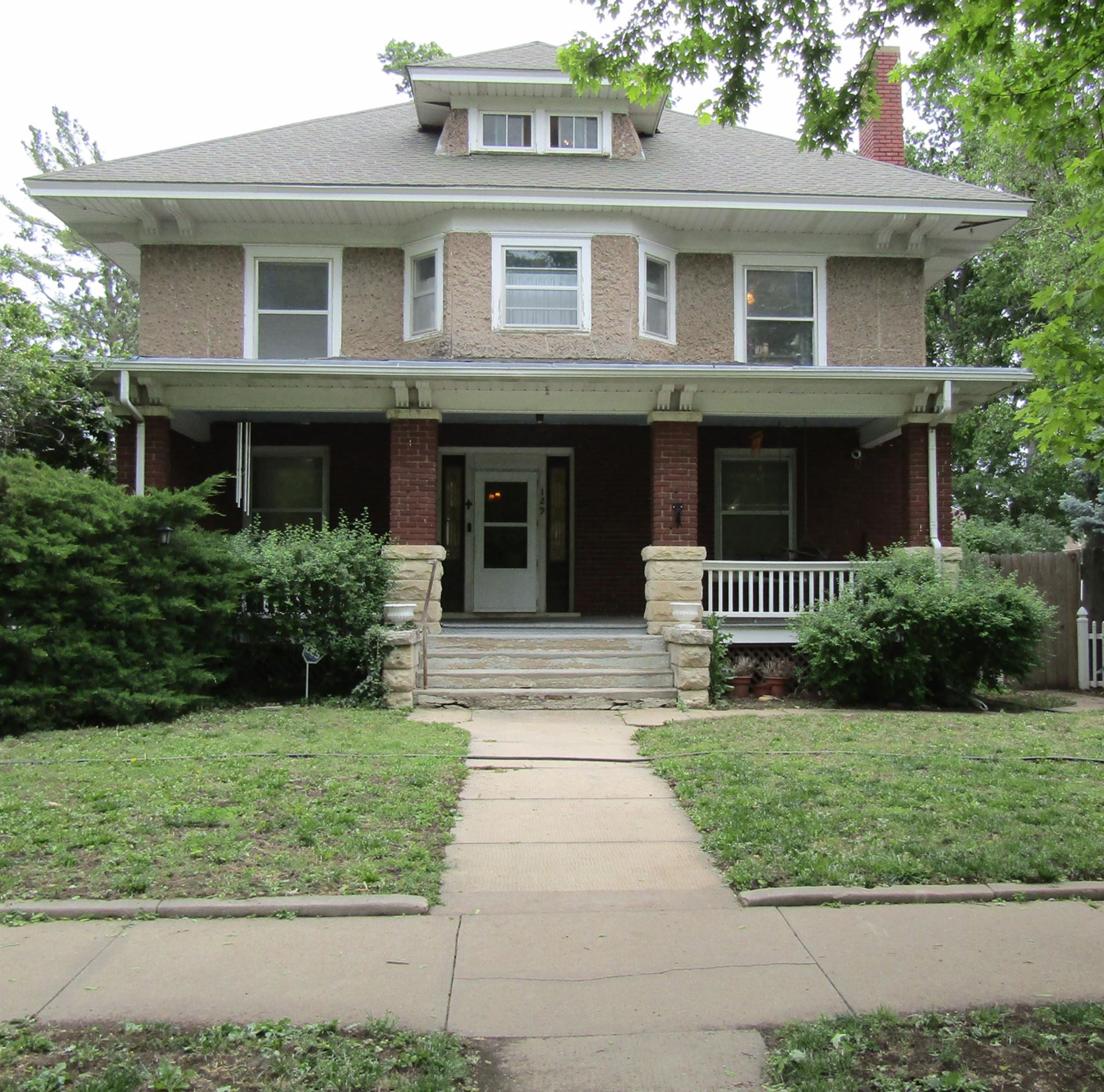 129 S 10th St. — photo