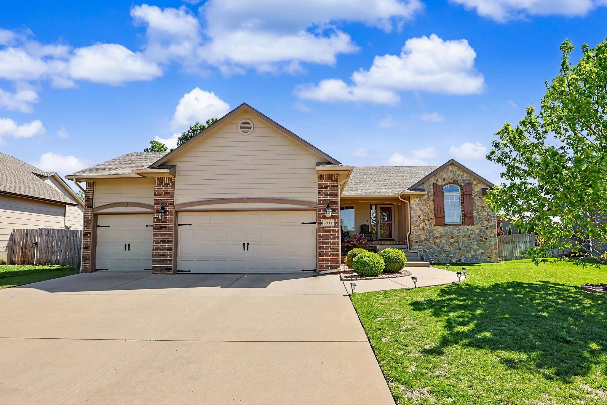 2113 N Walnut Creek Dr — photo