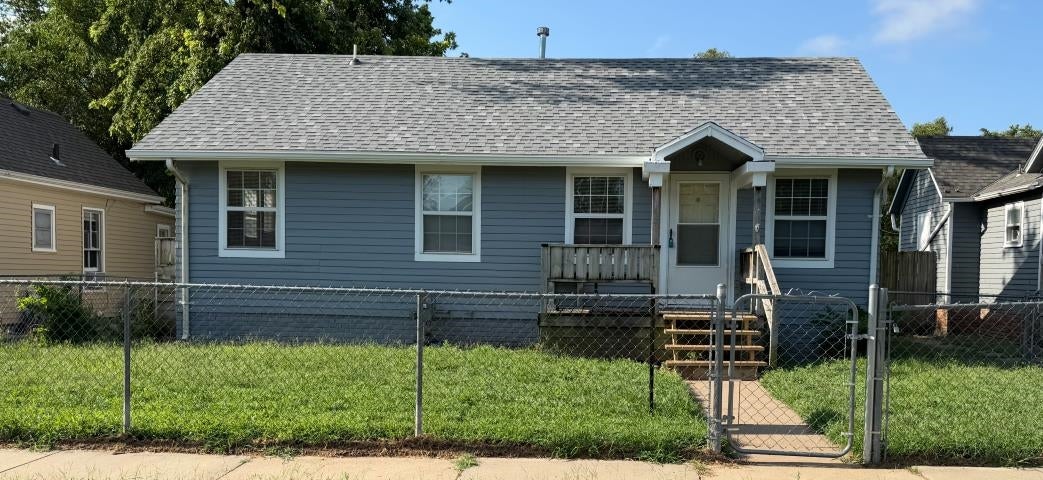 923 W Walnut St — photo