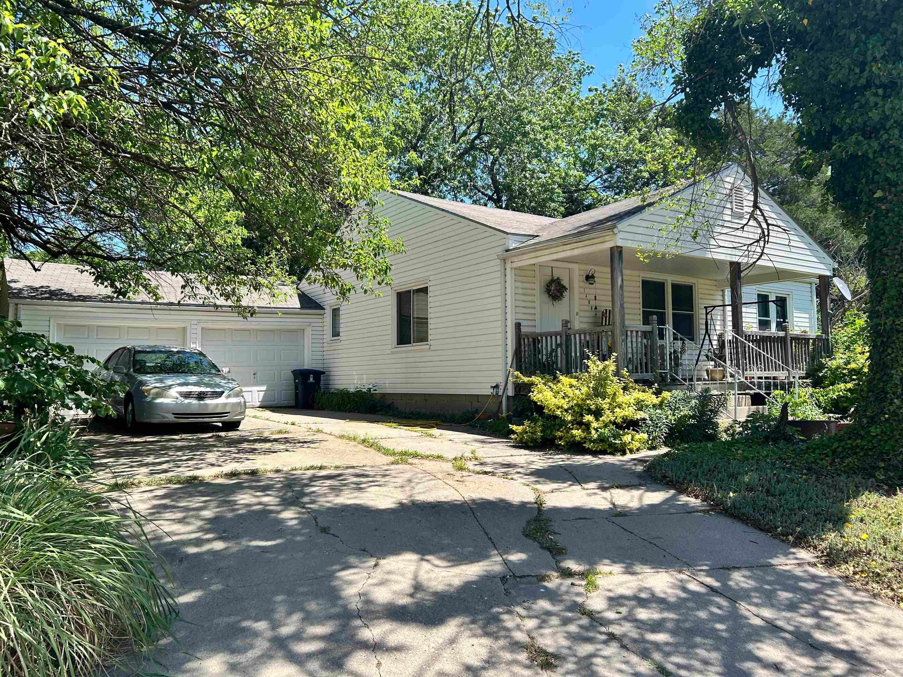 1400 W Edgemoor Dr — photo