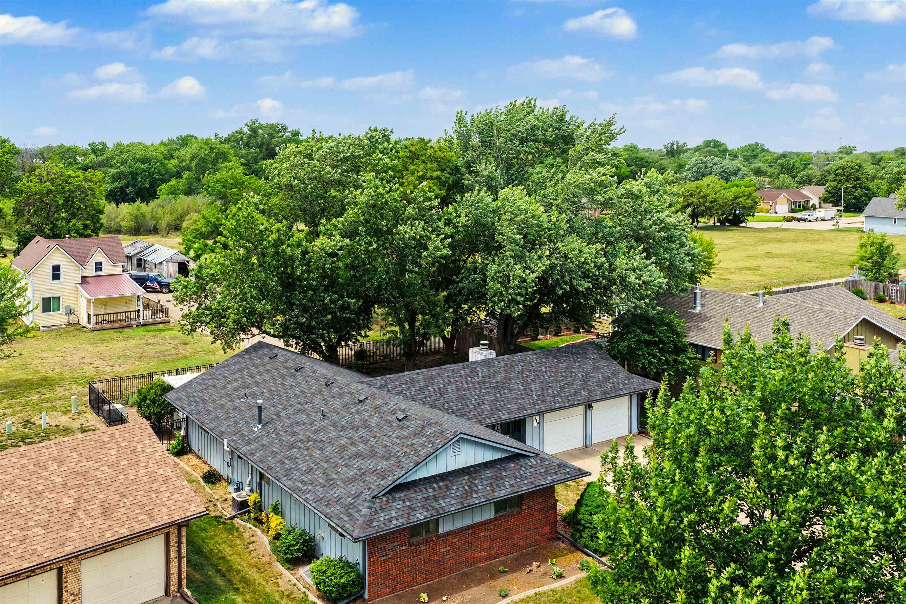 840 Pine Ct — photo