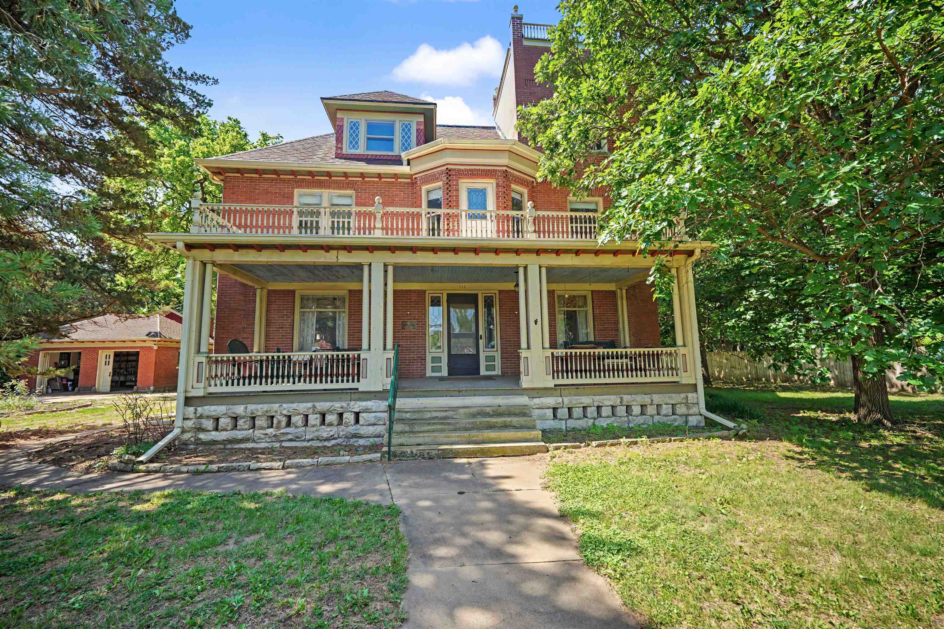 116 E Mill St. — photo
