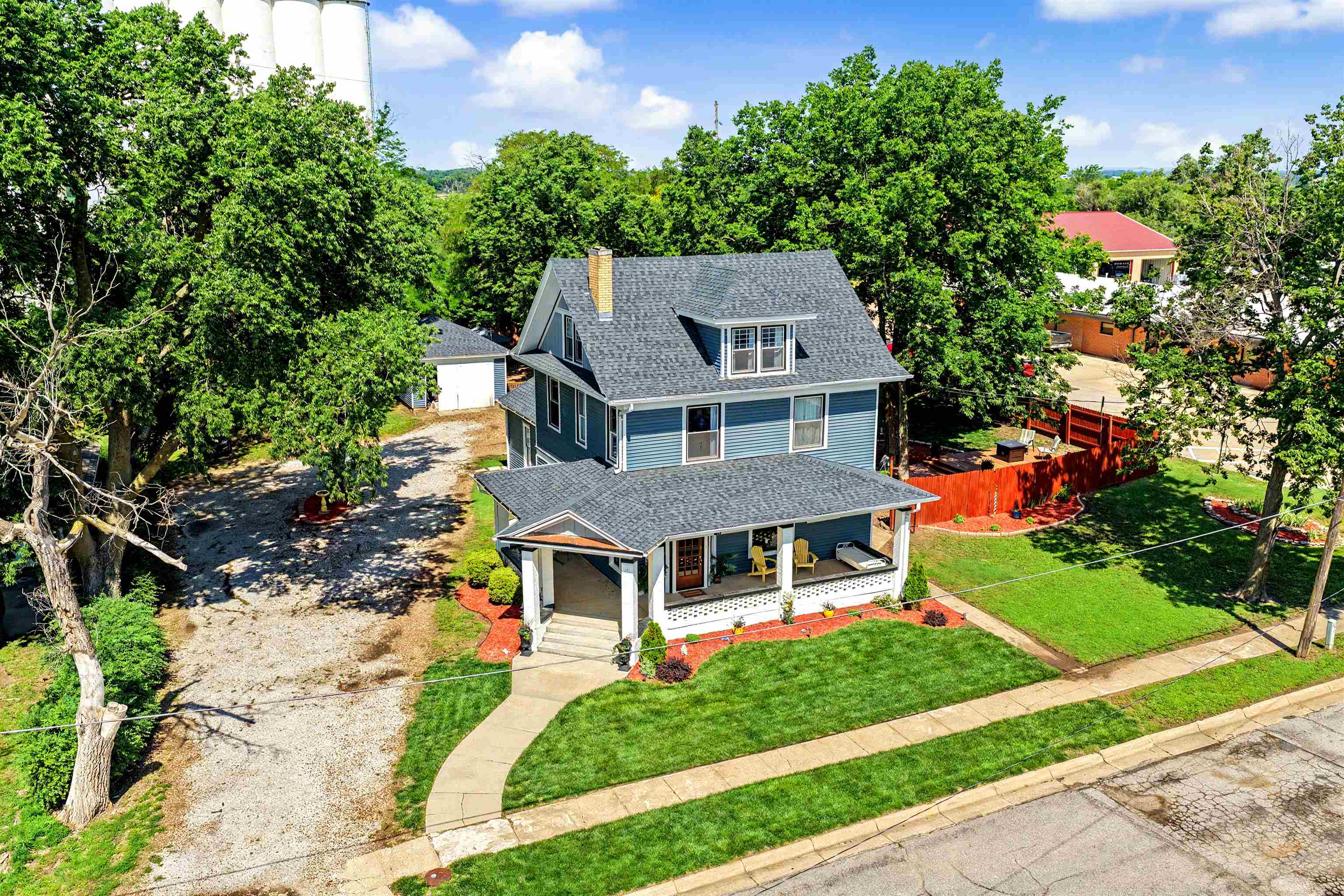301 N Mill St — photo