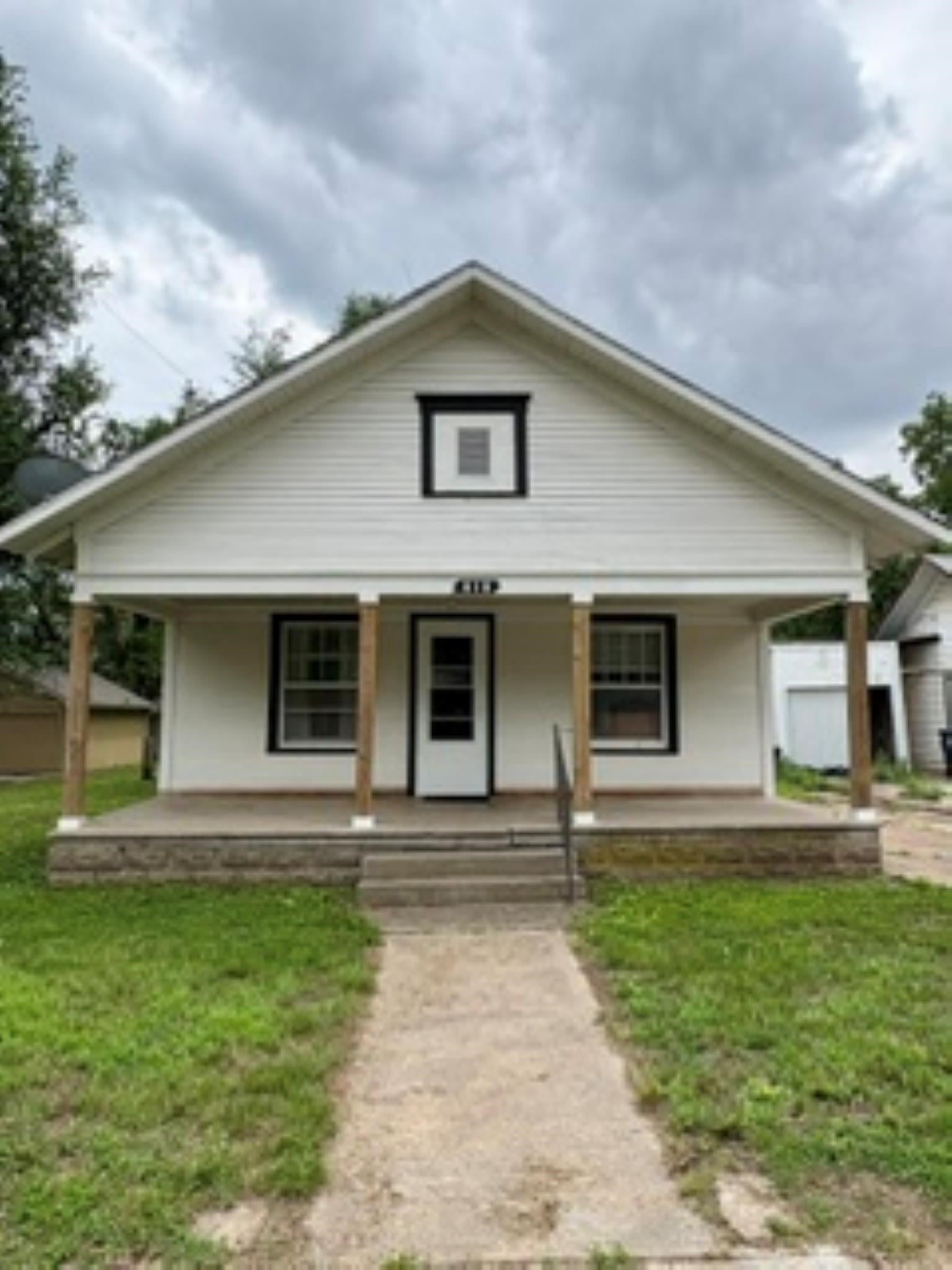 619 W Locust Ave — photo