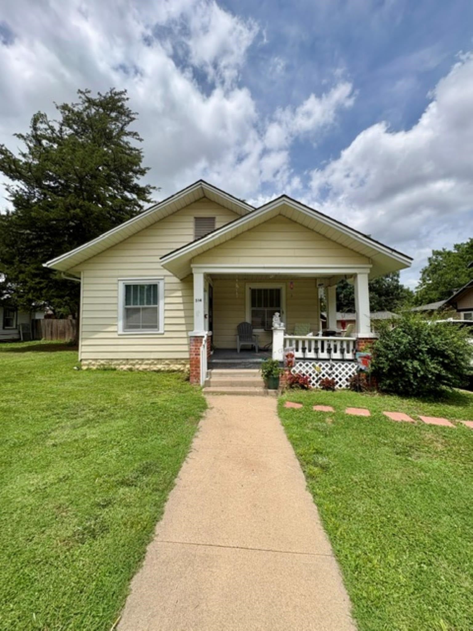 514 W Cave Springs Ave — photo