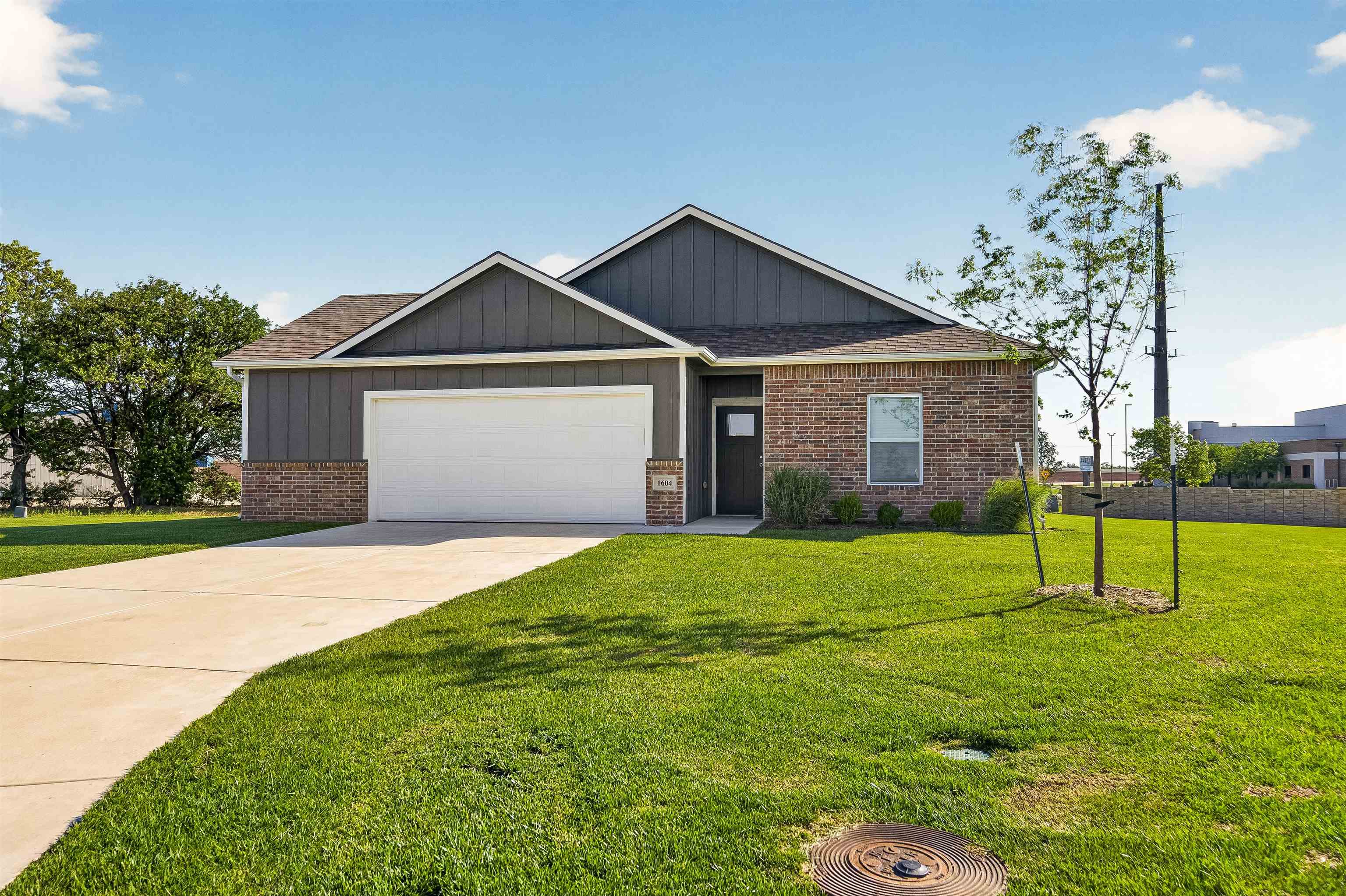 1604 Casey Cir — photo