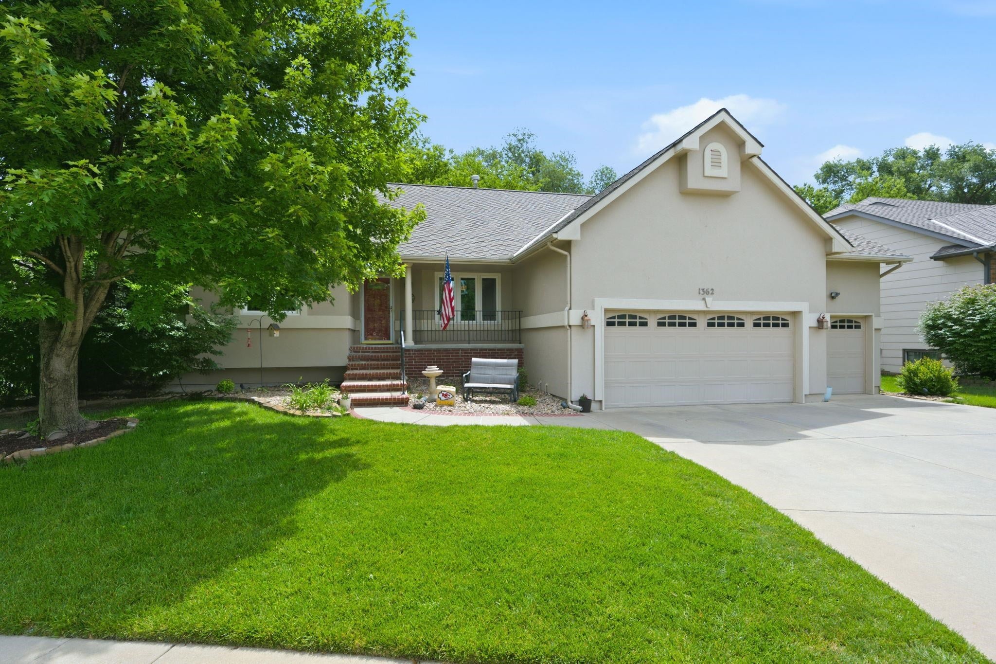 1362 N Hickory Creek — photo
