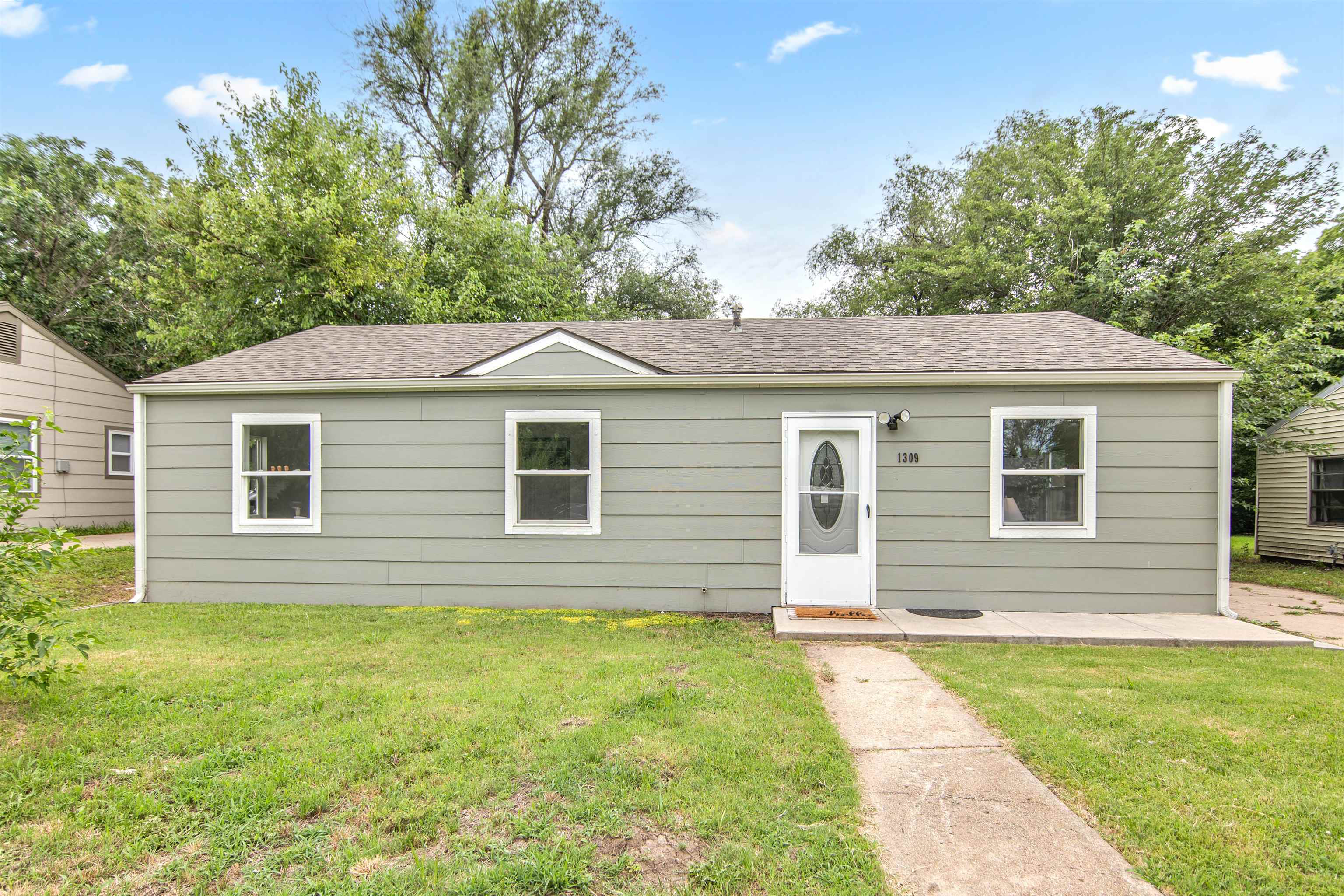 1309 E Charleston Dr — photo